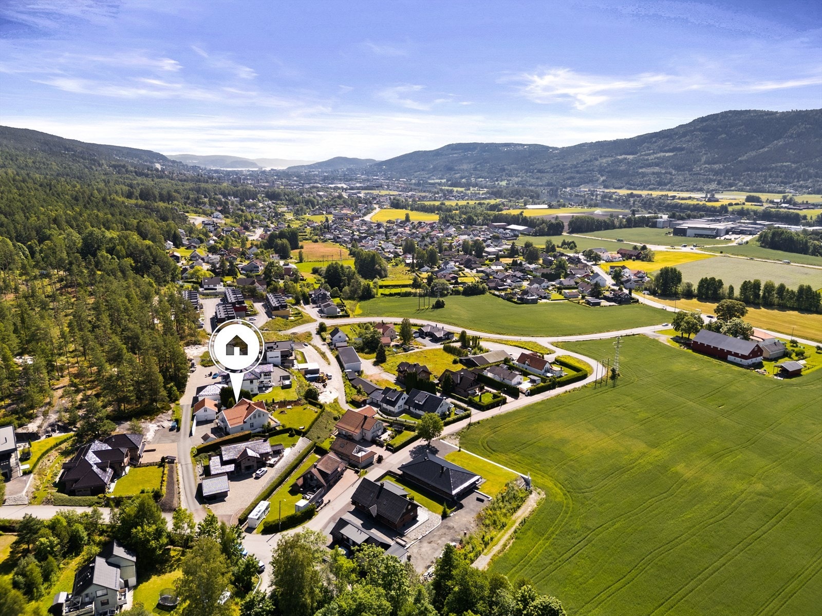 Familievennlig og rolig område sentralt i Solbergelva, bare 15 minutter fra Drammen sentrum. Galleribilde