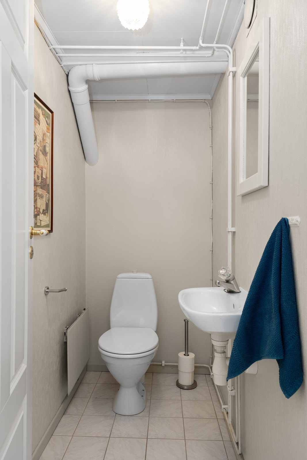 Toalett på badet. Galleribilde