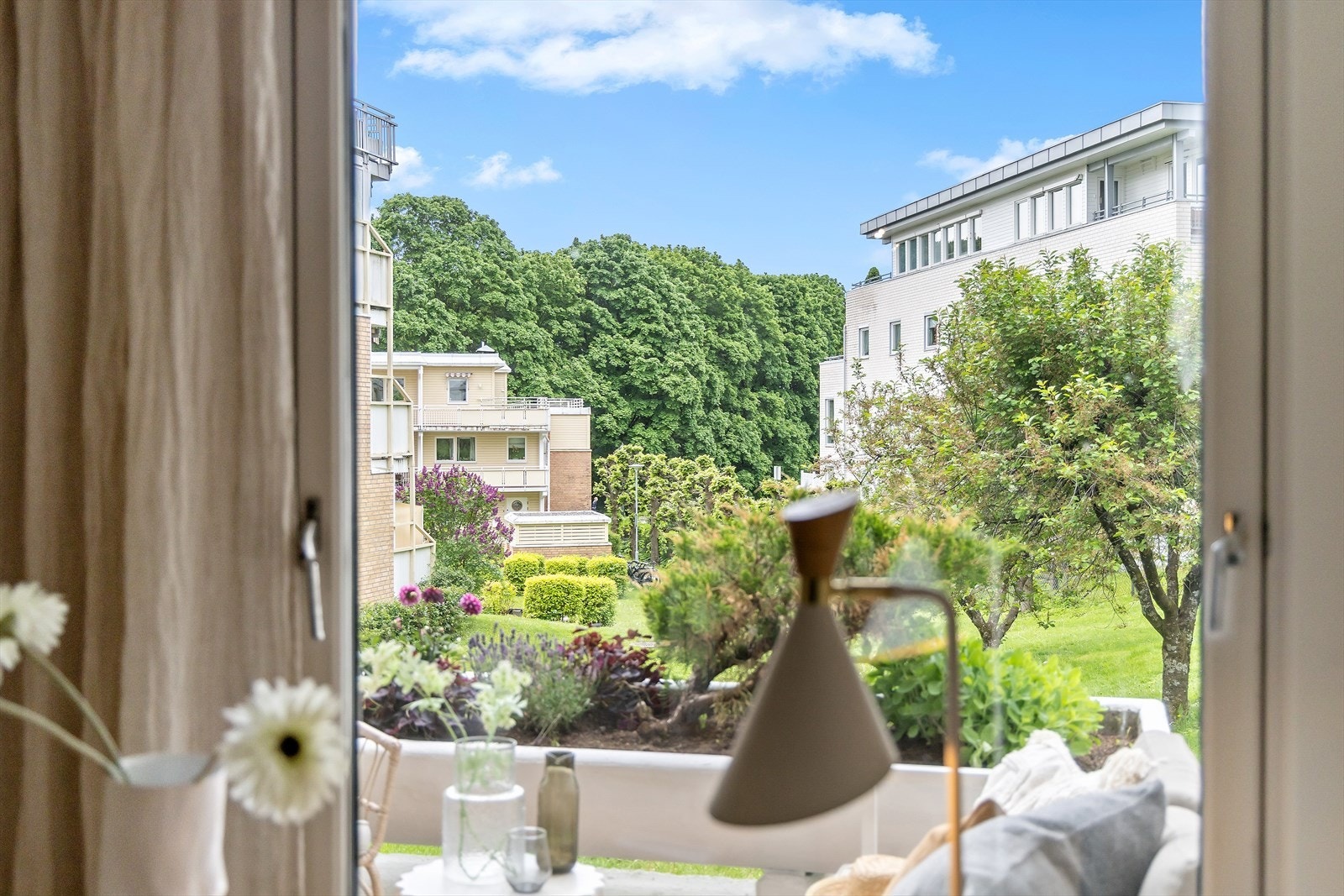 Leiligheten har en god intern beliggenhet med fri utsikt mot Frognerparken Galleribilde