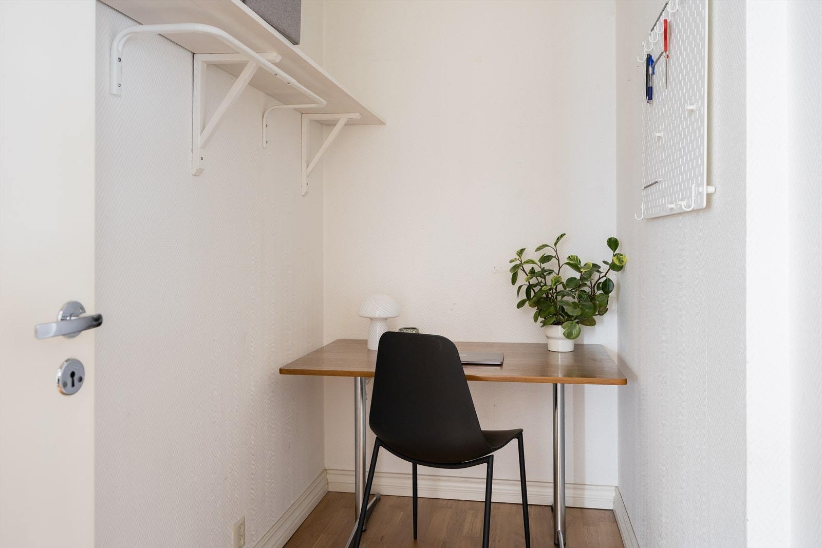 I tilknytning soverommet er det en bod på 4 m² som enkelt kan innredes etter behov. Galleribilde