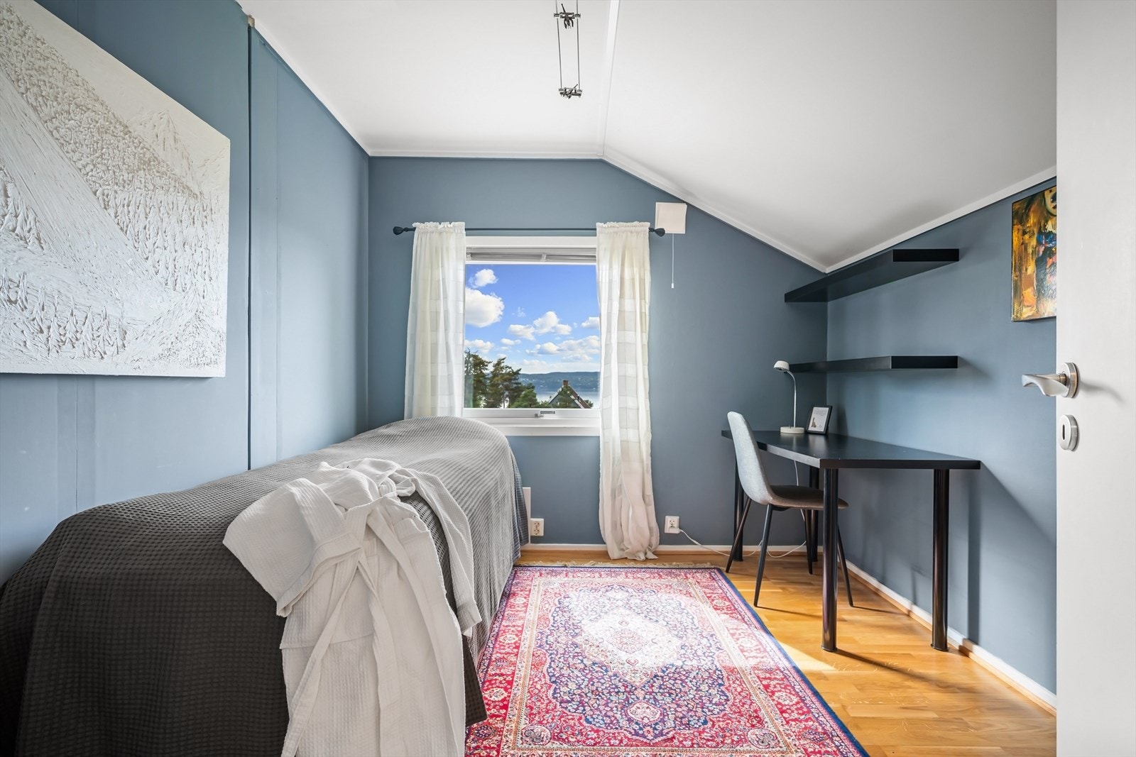 Fem romslige soverom med fleksible bruksmuligheter Galleribilde