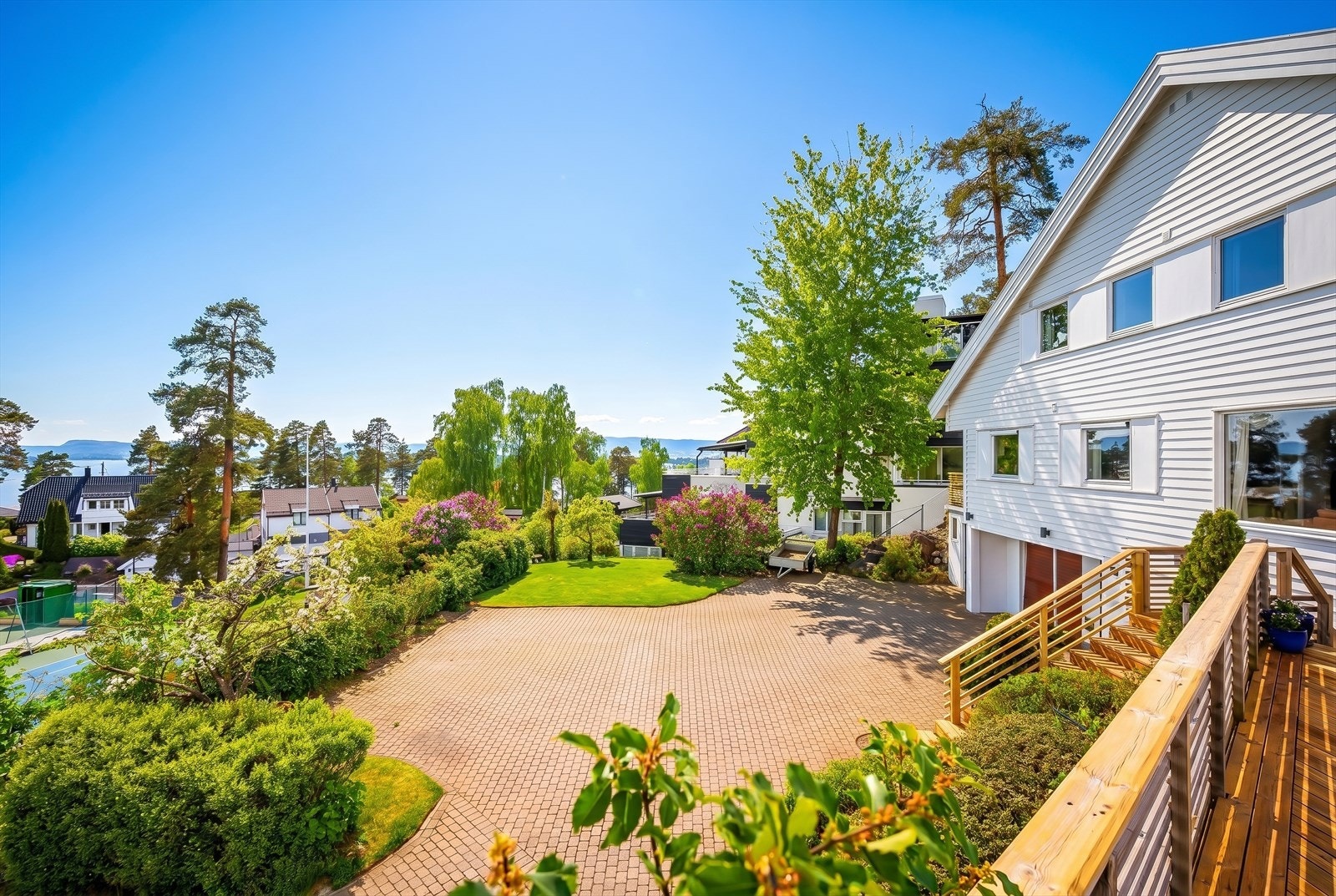 Velkommen til Peder Holters vei 4 - presentert av Philip Magnussen og Hanne Larsen i Nordvik Nordstrand. Foto: Zovenfra AS Galleribilde