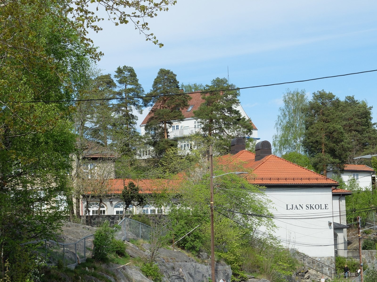 Kort vei til ærverdige Ljan skole Galleribilde