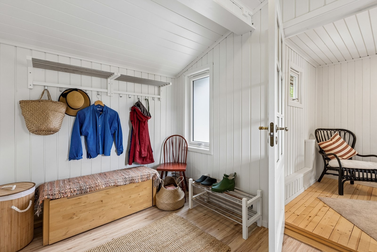 Entré med plass til oppbevaring av yttertøy og sko. Galleribilde