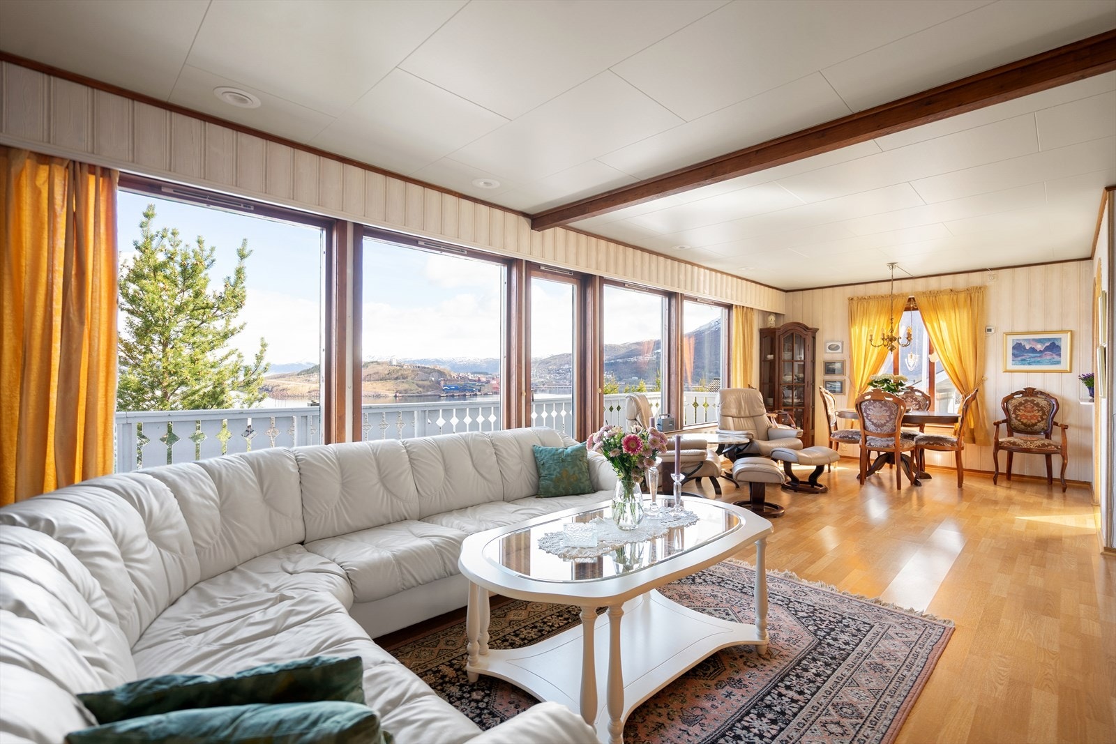Fra stua er det direkte adkomst til veranda Galleribilde