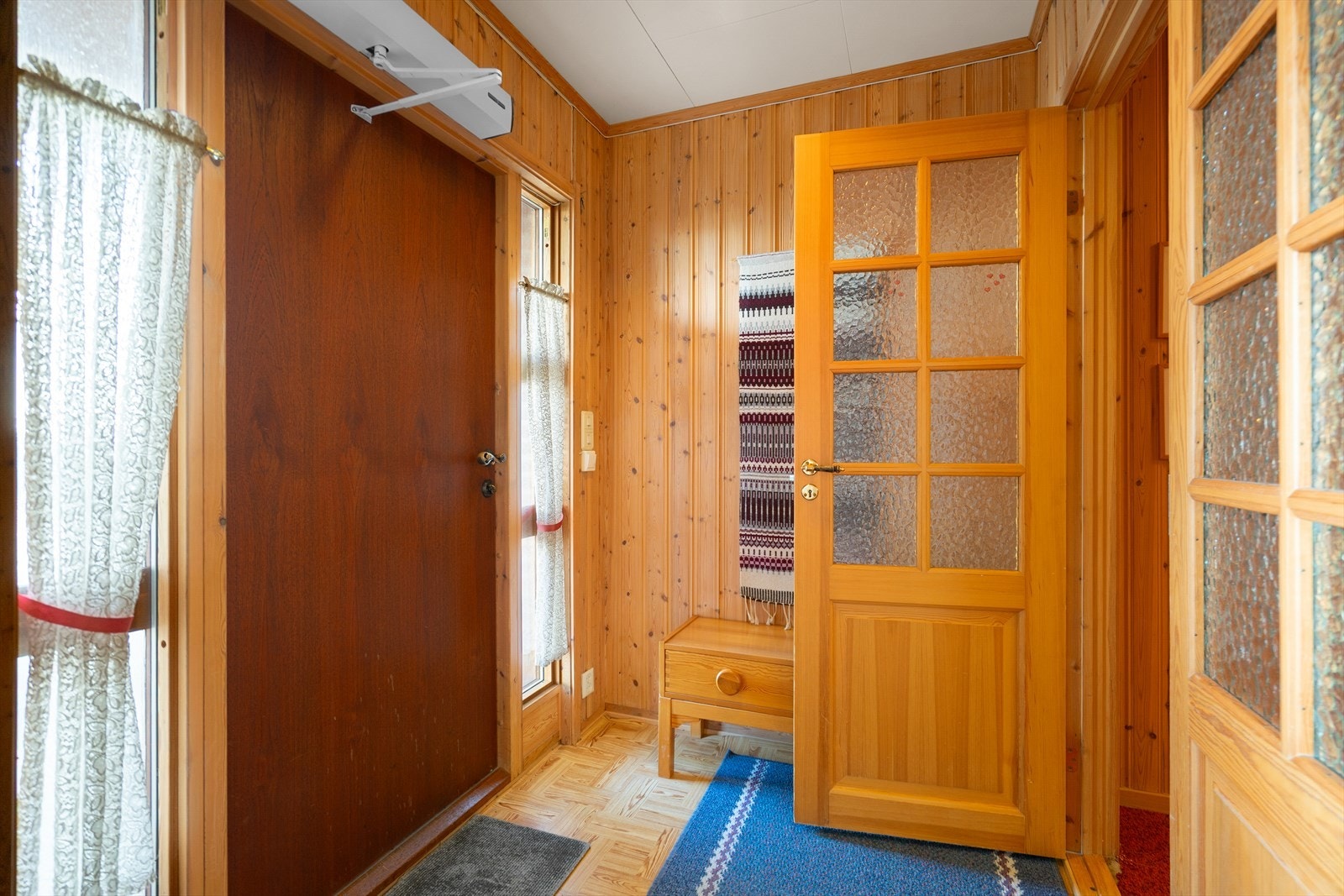 Entré sokkeletasje. Galleribilde