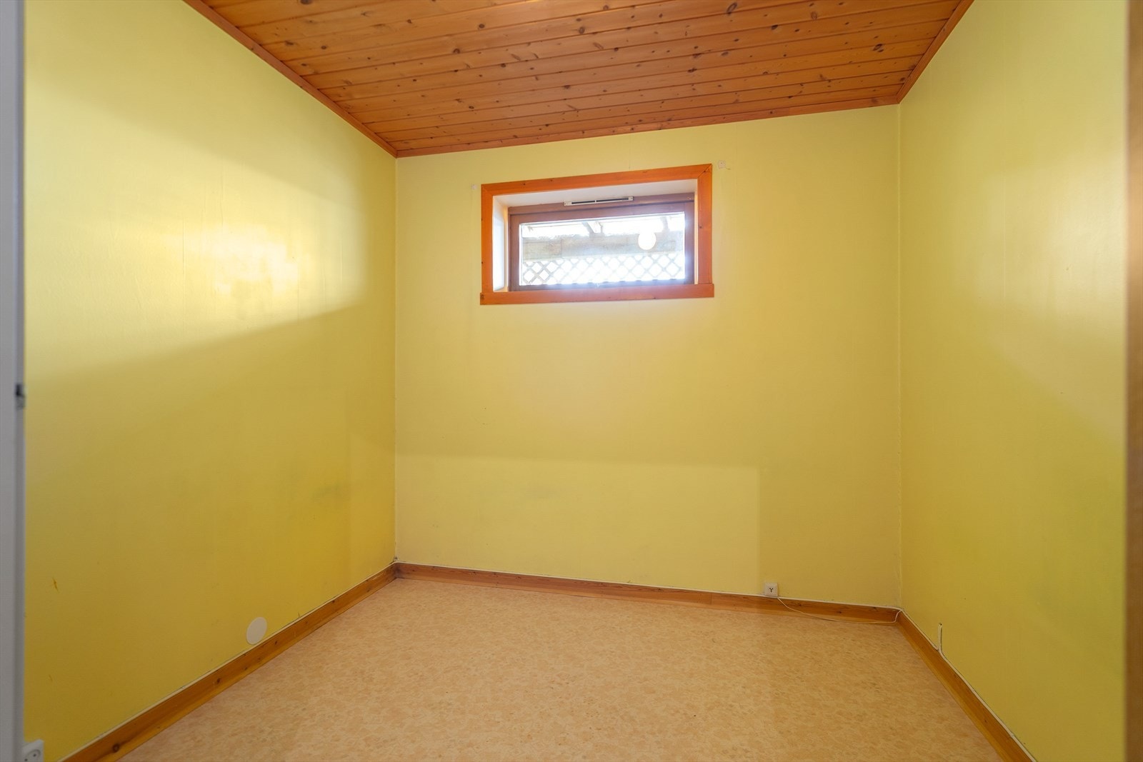 Disponibelt rom(rommet er ikke bruksendret/godkjent til dagens bruk) Galleribilde