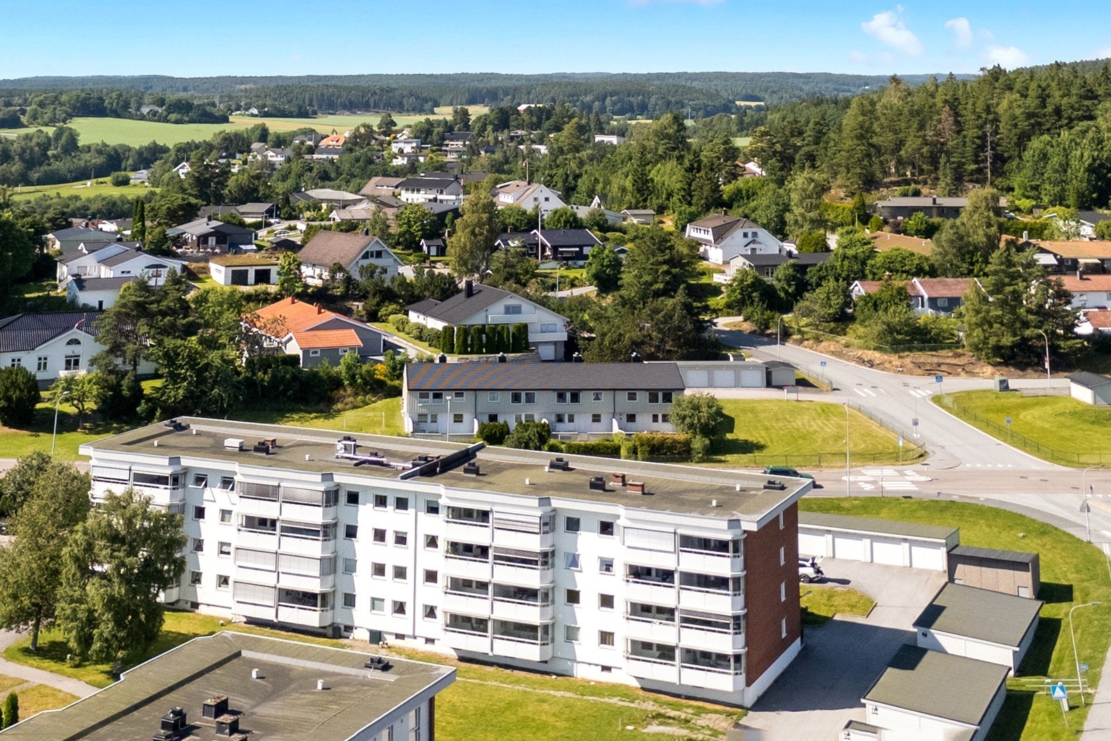 Boligen ligger i 3. etasje i Båstadlundveien 71B, en del av Østre Lie III borettslag. Foto: FOTOetcetera. Galleribilde