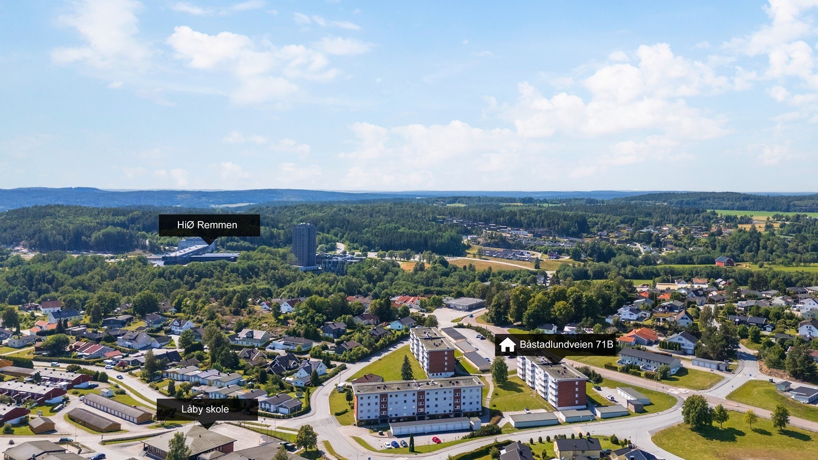 Borettslaget er beliggende i et etablert og populært boligområde på Låby/Østre Lie. Her bor du med kort vei til både skole, barnehage, butikk og andre nødvendigheter i nærheten. Galleribilde
