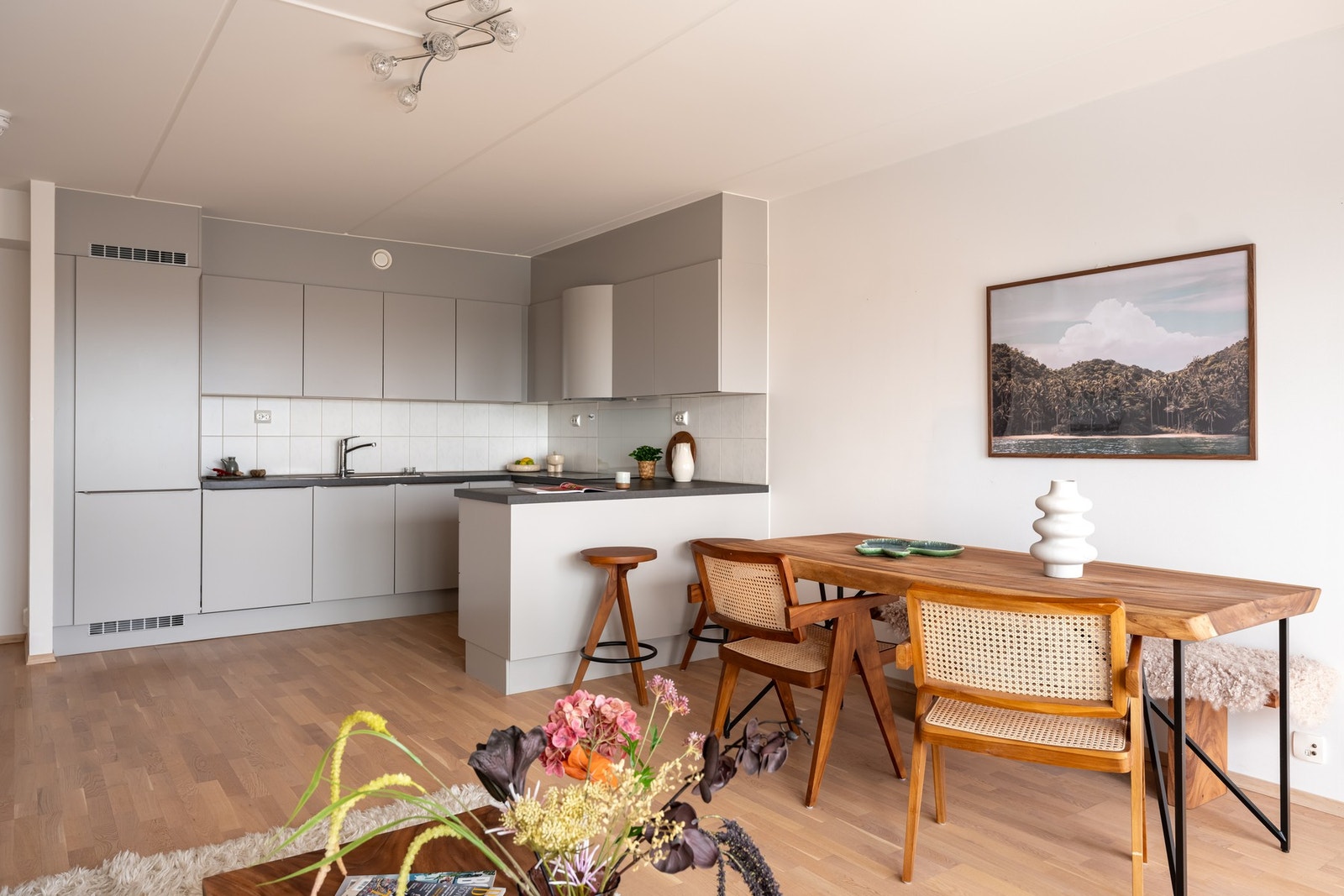 Her er det i tillegg flott plass for en stor spisegruppe hvor du kan invitere venner og familie på middagsselskap. Galleribilde