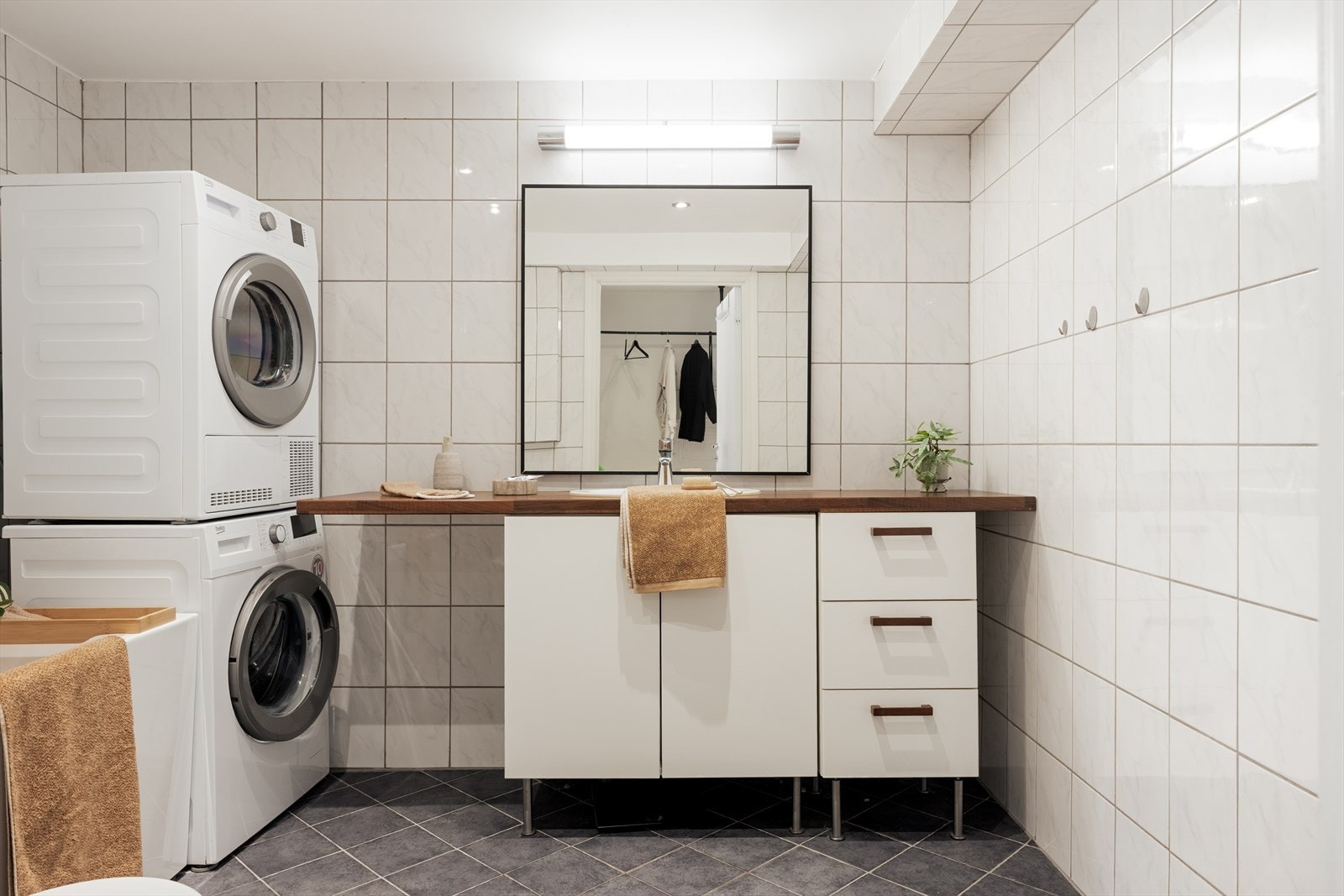 Helfliset bad med varme i gulv. Galleribilde