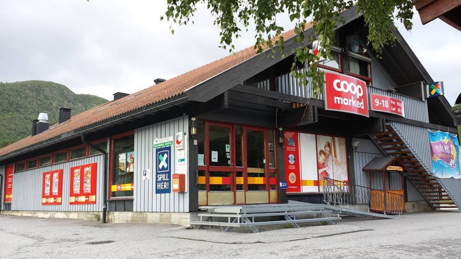 COOP ligger sentralt i Hovet, ca. 350m fra eiendommen Galleribilde