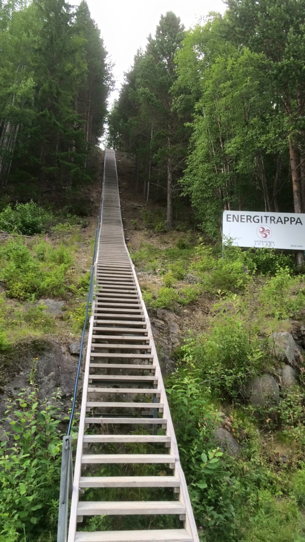 Energitrappa med sine 408 trappetrinn, er et flott sted å ta turen, med gapahuk og bålplass på toppen Galleribilde