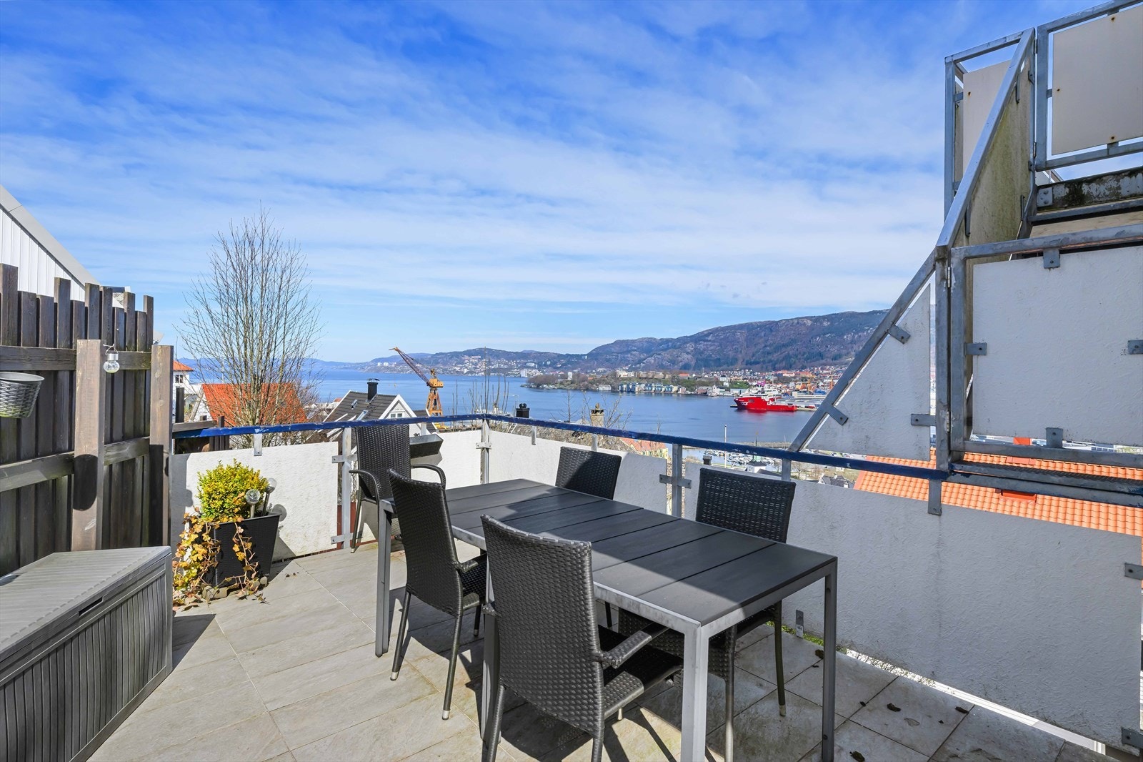 Borettslaget har en stor, felles takterrasse til glede for beboerne. Galleribilde