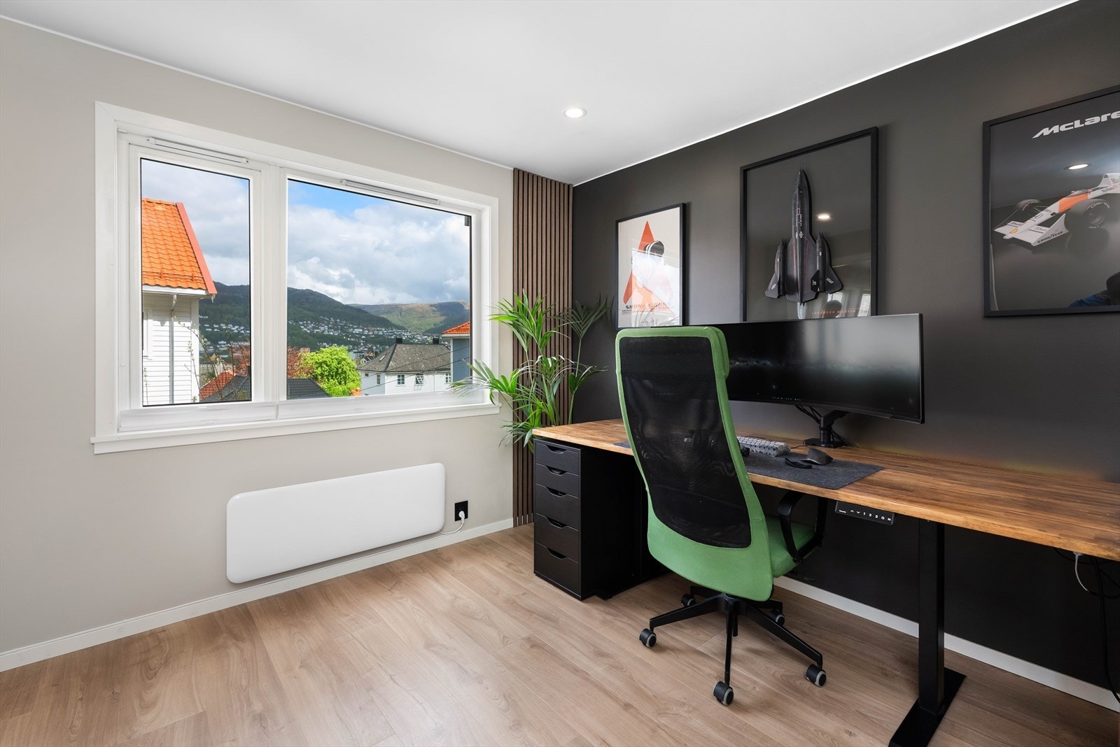 Også her er det nytt laminatgulv, nymalte flater og gulvvarme. Galleribilde