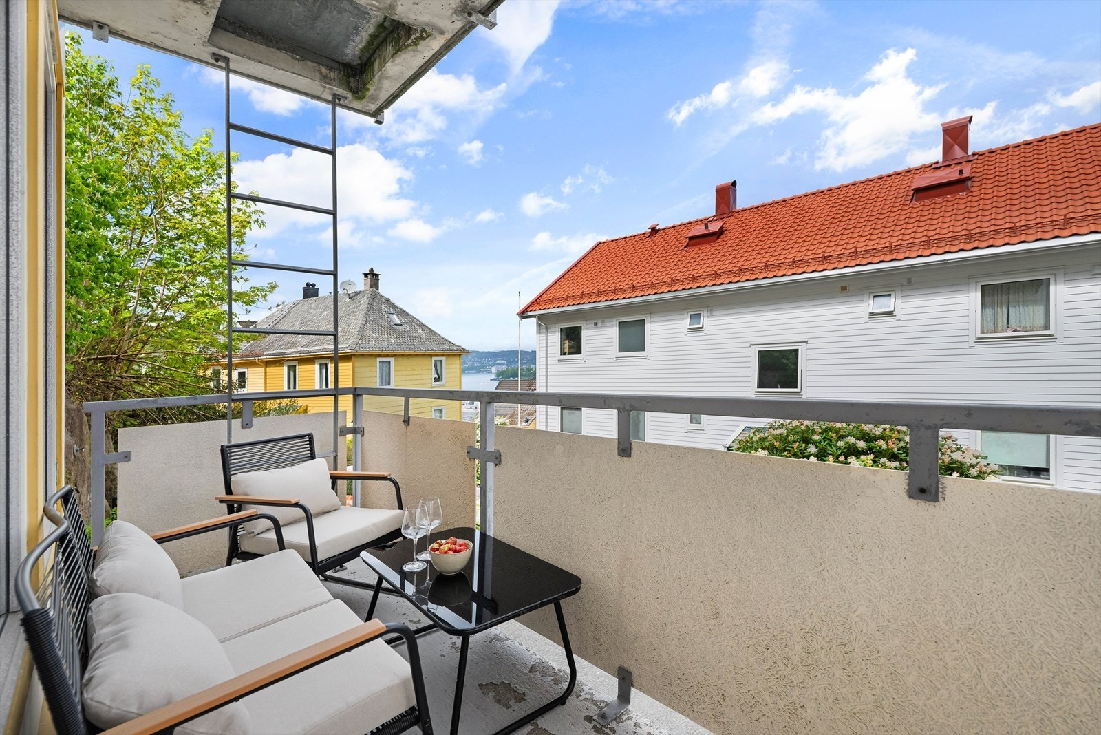 Her kan man nyte utsikten over nærområdet. Galleribilde