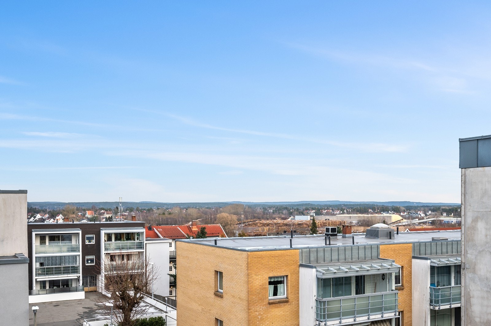 Utsikt fra felles takterrasse. Leiligheten har en vært sentral beliggenhet, med Sarpsborgs gågate og alle byens fasiliteter i umiddelbar nærhet Galleribilde