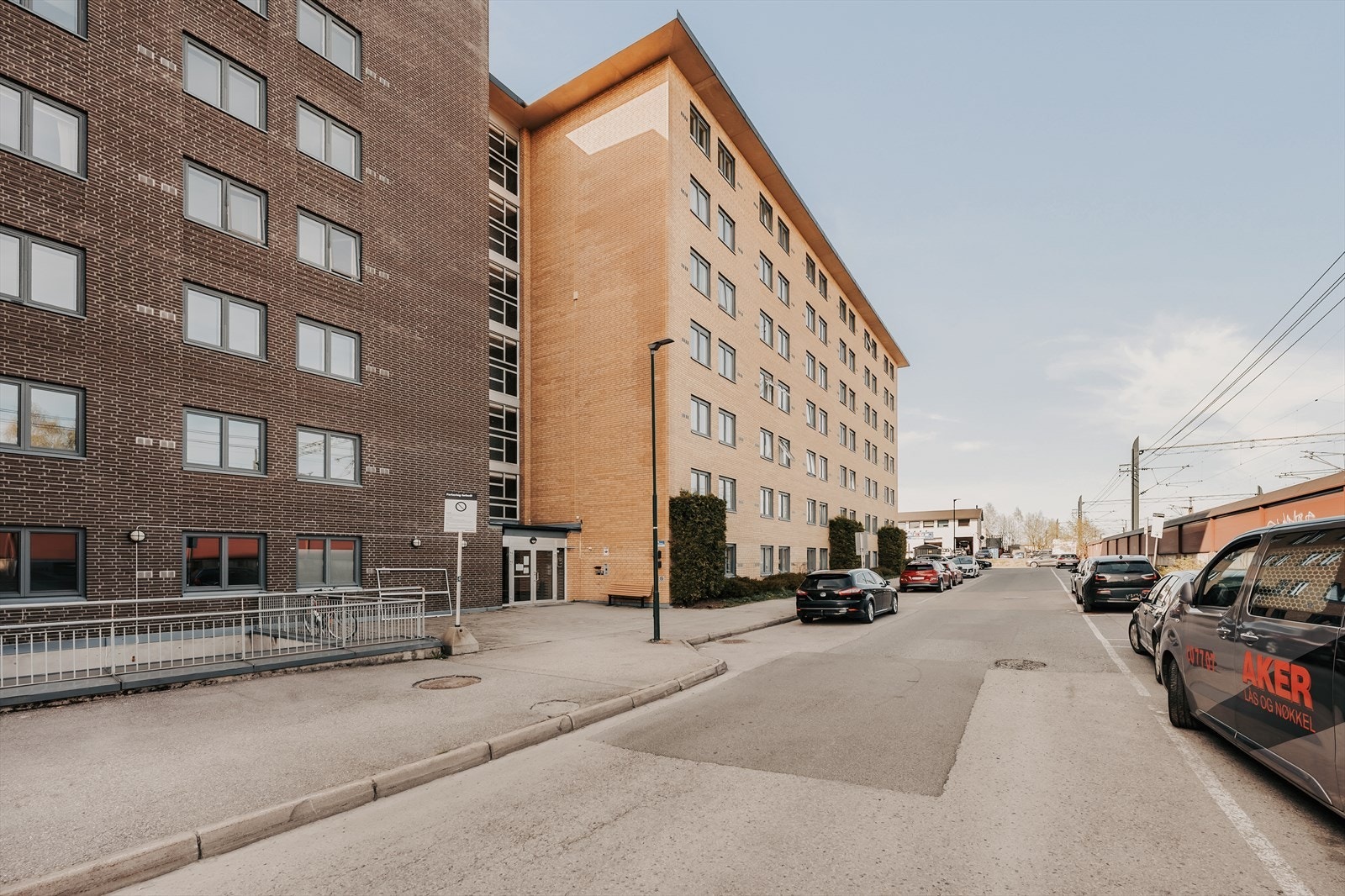 Leiligheten ligger i et attraktivt boligområde på Kjeller, like utenfor Lillestrøm sentrum. Galleribilde