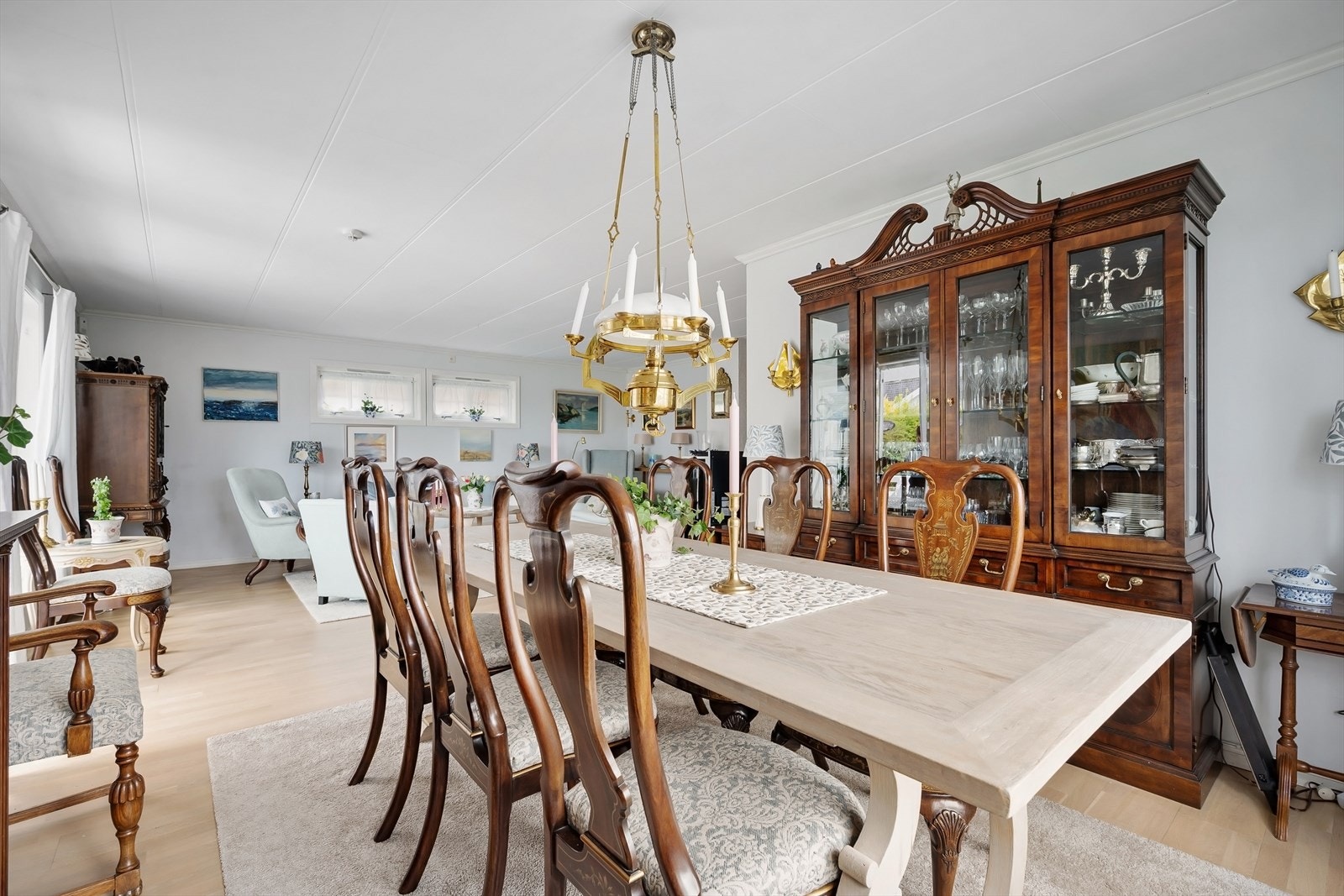 God plass til langbord. Galleribilde