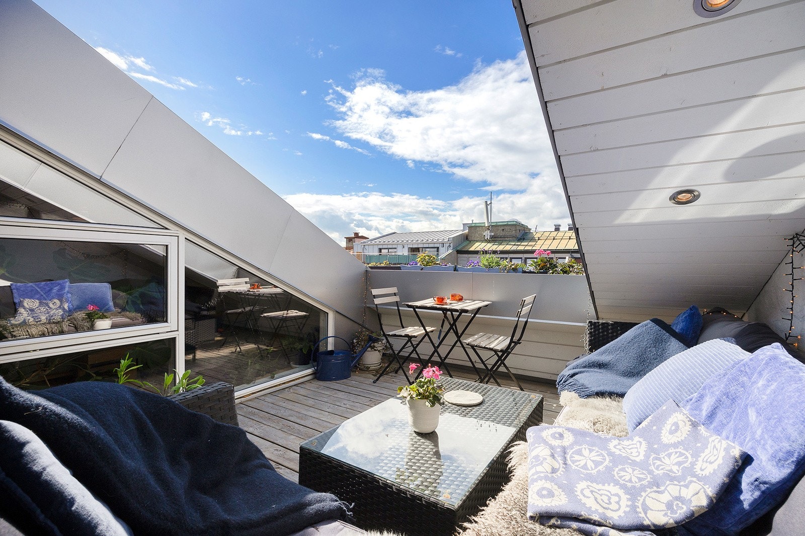 Blå himmel rett forut Galleribilde