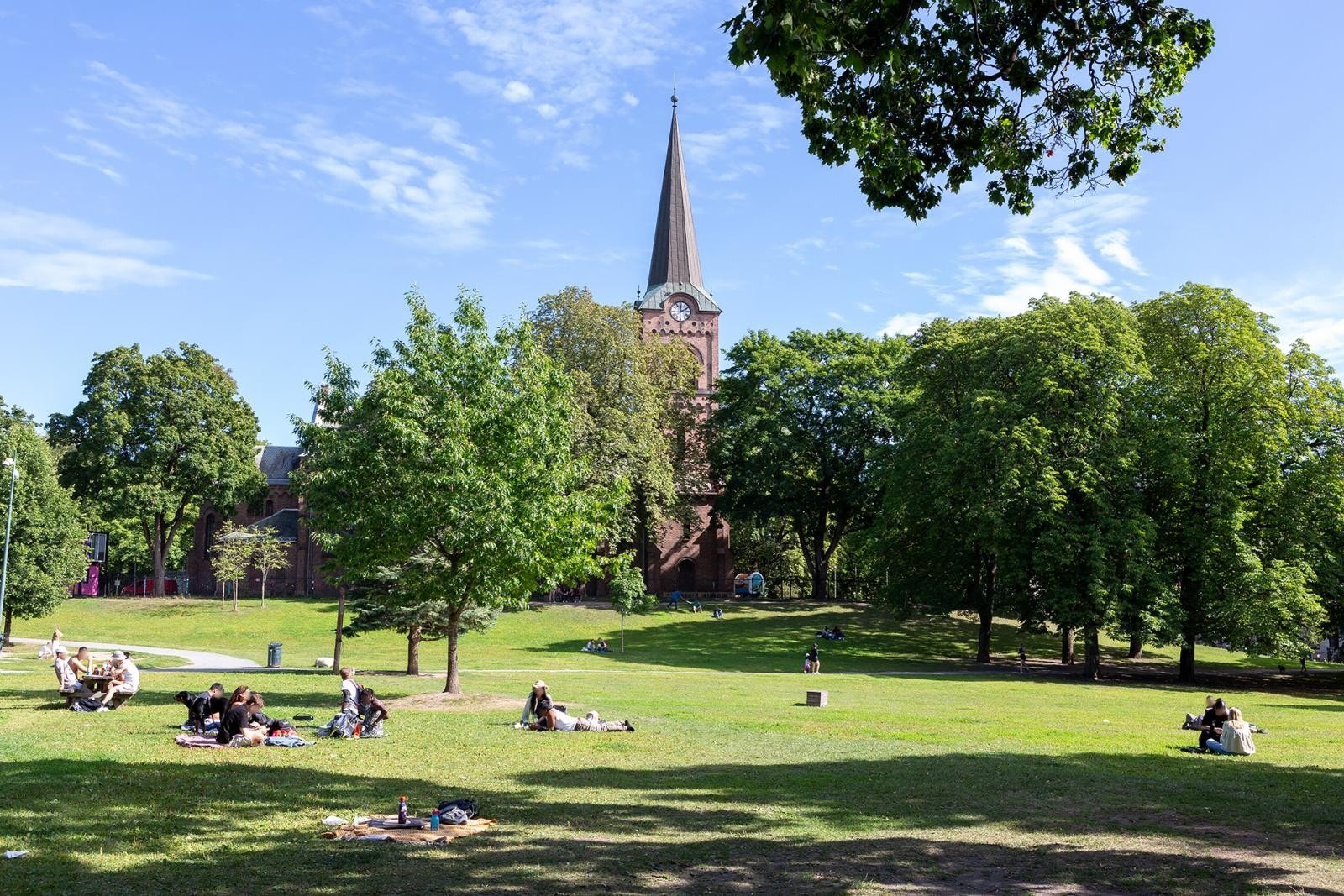 Levende Sofienbergparken 10 min unna Galleribilde