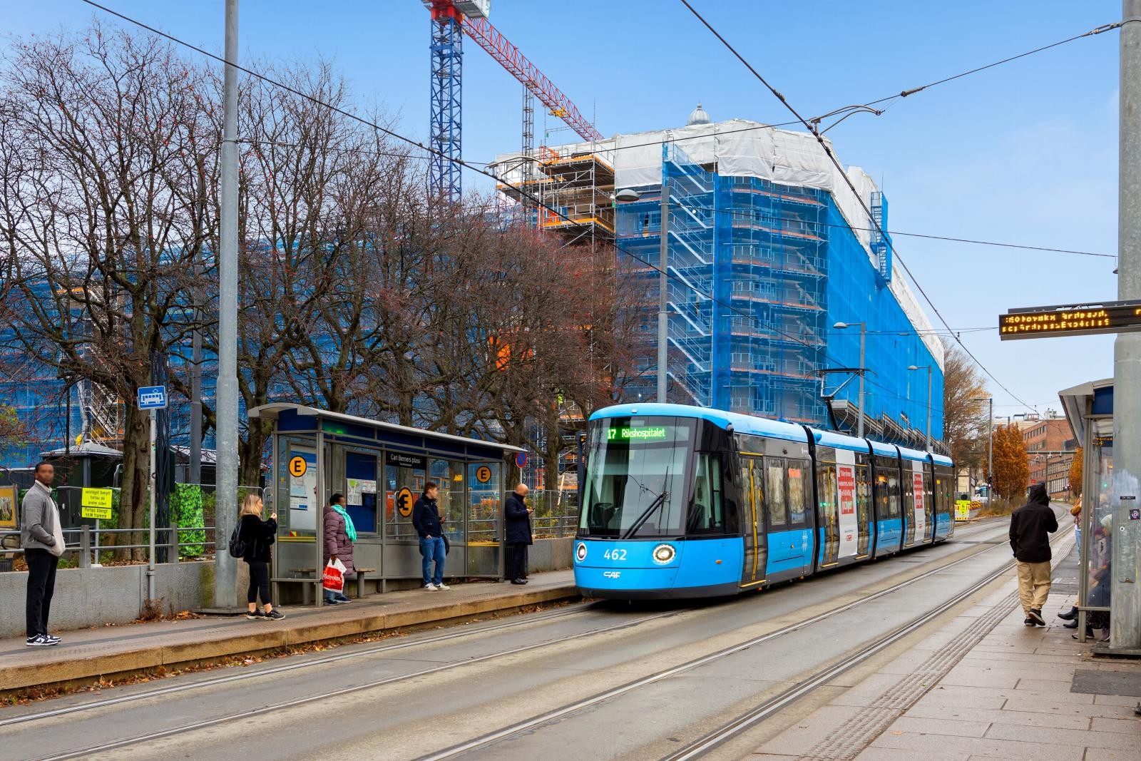 Trikken går ofte fra Carl Berner Galleribilde
