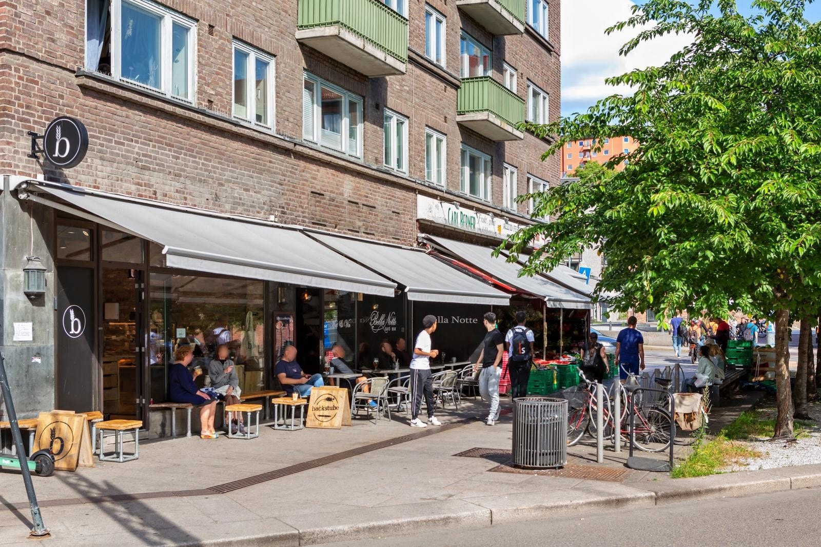 Kaffen er klar på Carl Bernes plass - Backstube Galleribilde