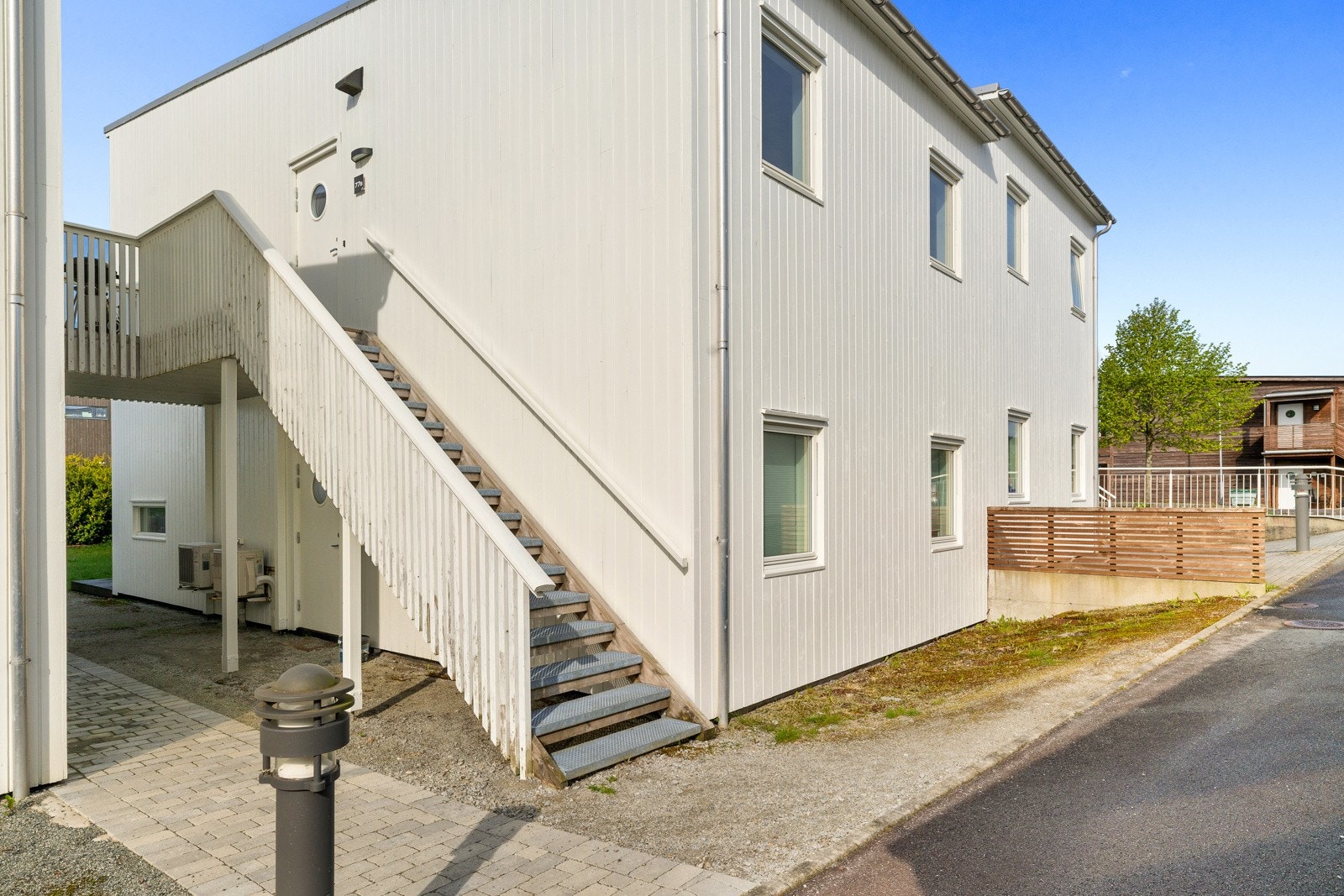 Boligen ligger i et attraktivt og familievennlig område på Sørbø med kort avstand til det meste man trenger i hverdagen. Galleribilde