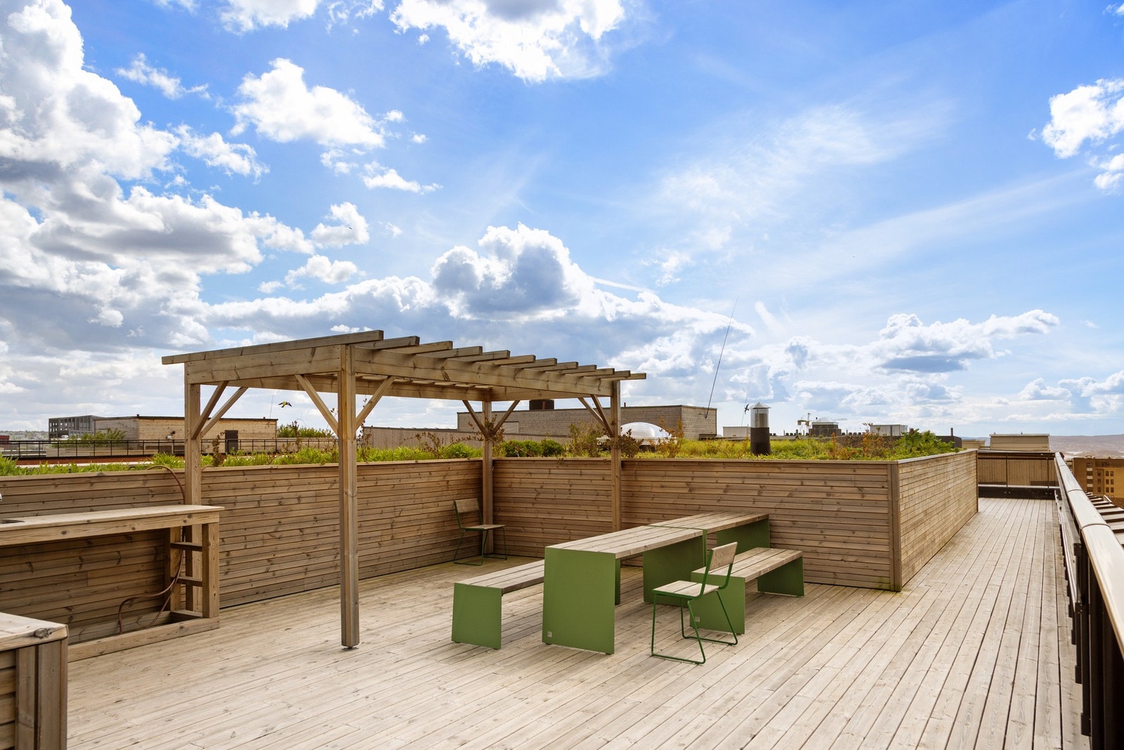 Til glede for beboerne er det også tilgang til en flott, felles takterrasse med nydelig utsikt over byen. Galleribilde