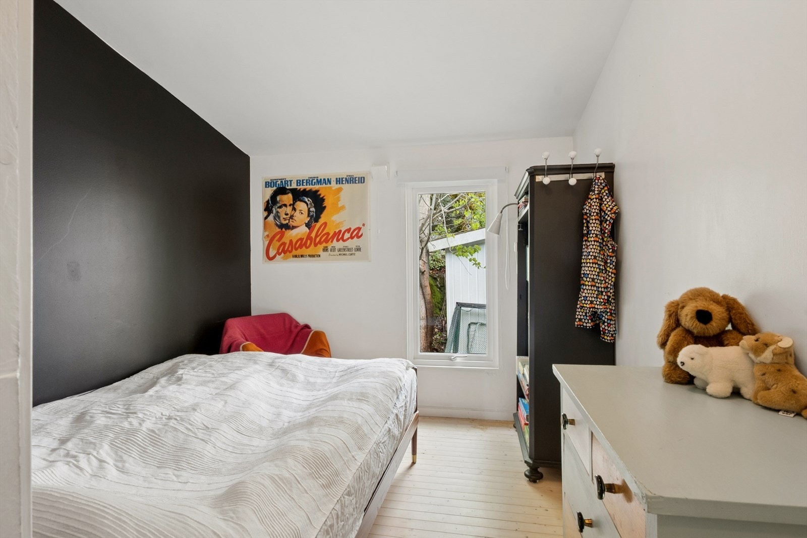 Alle soverommene har vinduer som slipper inn dagslys. Galleribilde