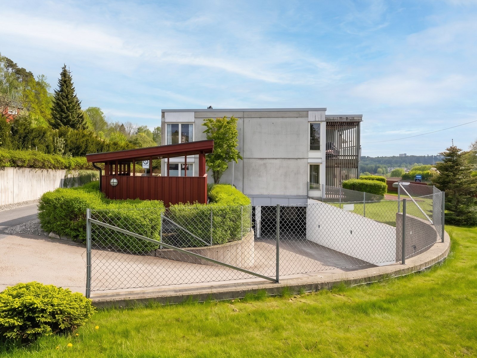 Leiligheten disponerer også en garasjeplass i felles kjelleranlegg. Galleribilde