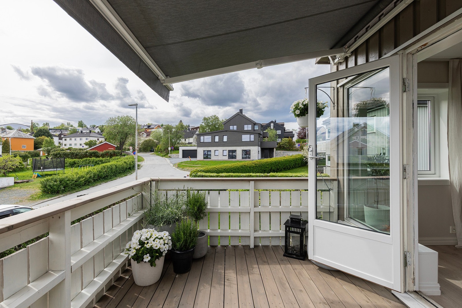 I 2021 ble det montert elektrisk markise. Galleribilde