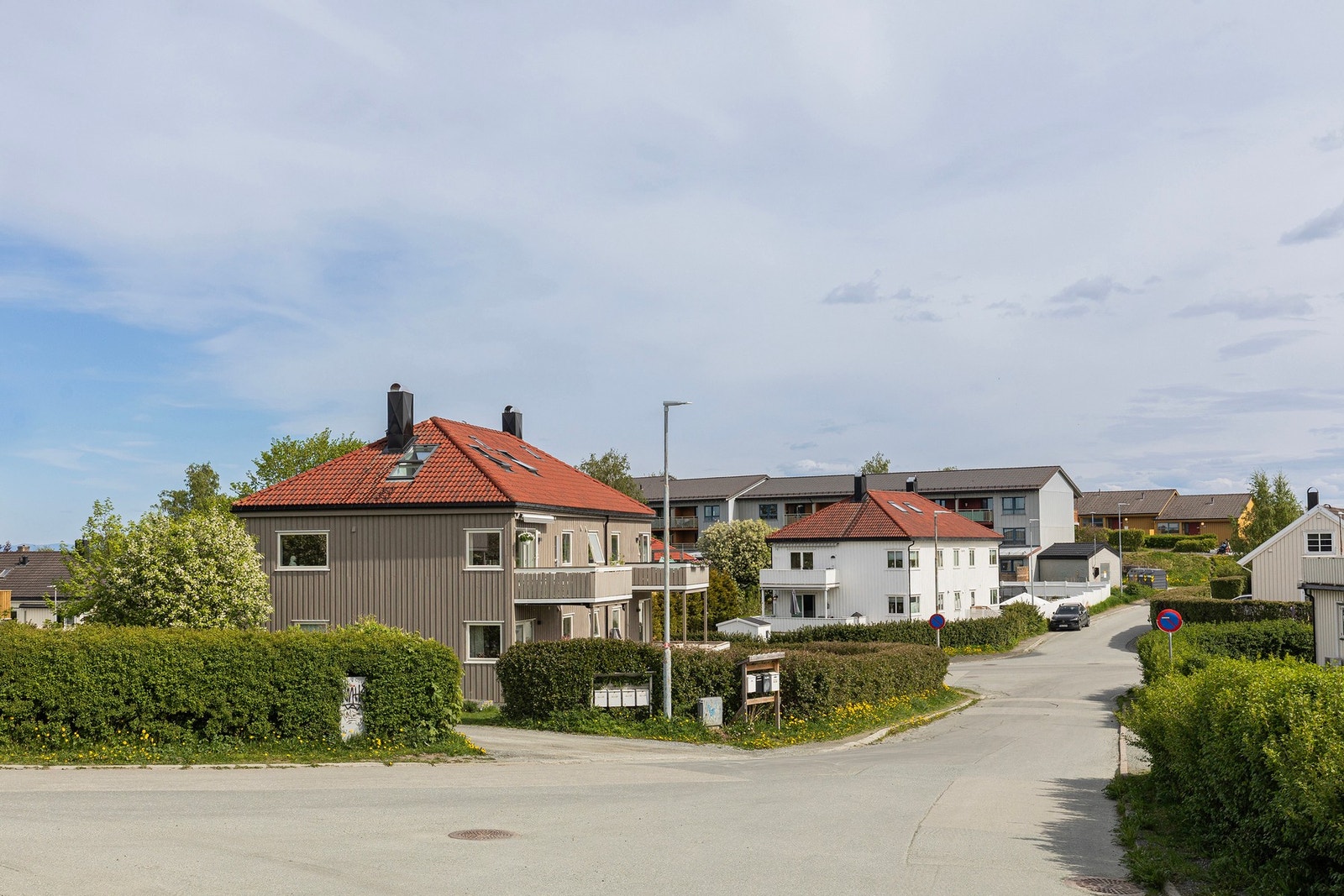 Med beliggenhet på Persaunet har man kort avstand til "alt" man trenger i hverdagen. Gåavstand til sentrum og flotte turområder. Galleribilde