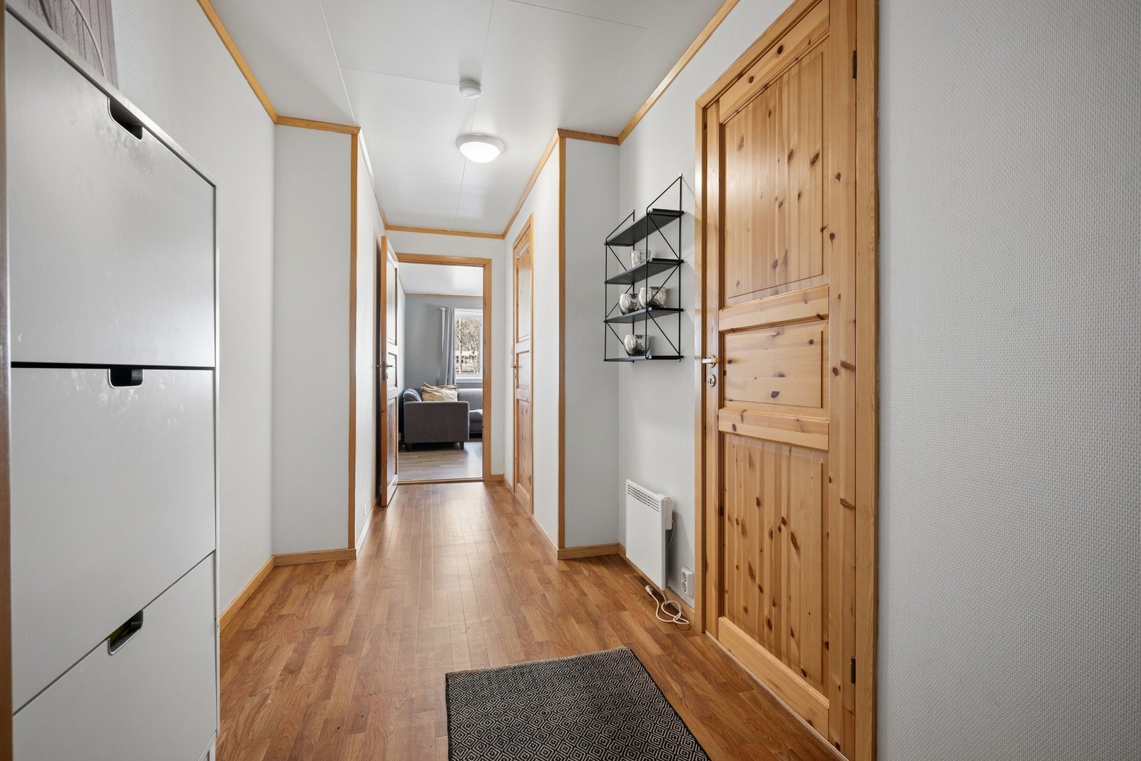 Gangen binder sammen leilighetens rom på en effektiv måte. Galleribilde