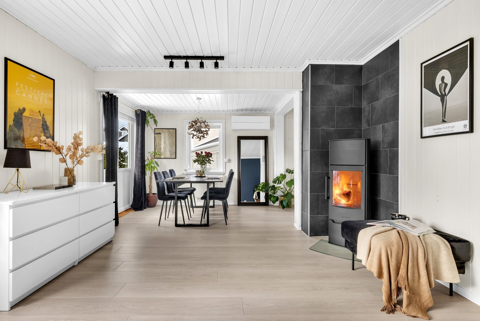 Det sosiale allrommet har gjennomgående en-stavs laminatgulv. Galleribilde