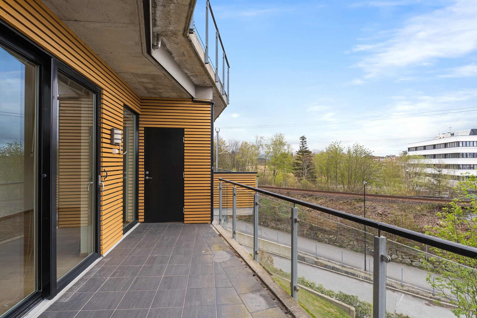 Fra balkongen er det direkte adkomst til en praktisk utebod. Galleribilde