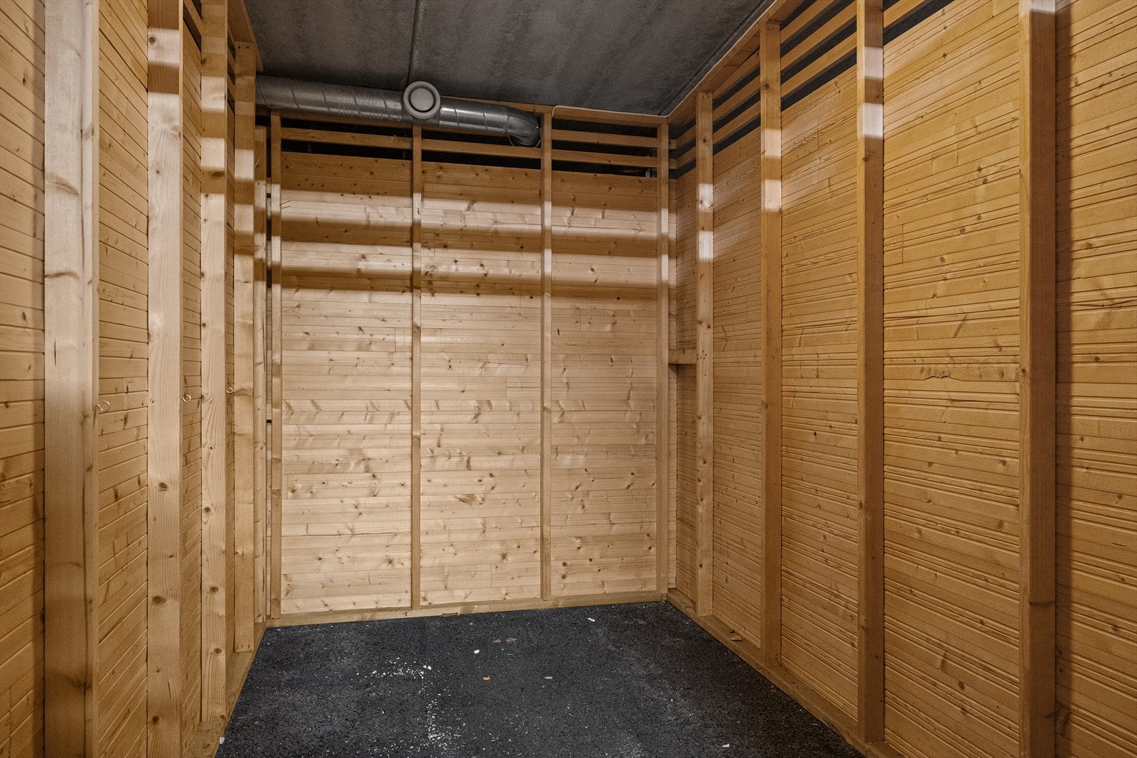 Til leiligheten hører en romslig bod på 6 m² i garasjeanlegget. Galleribilde