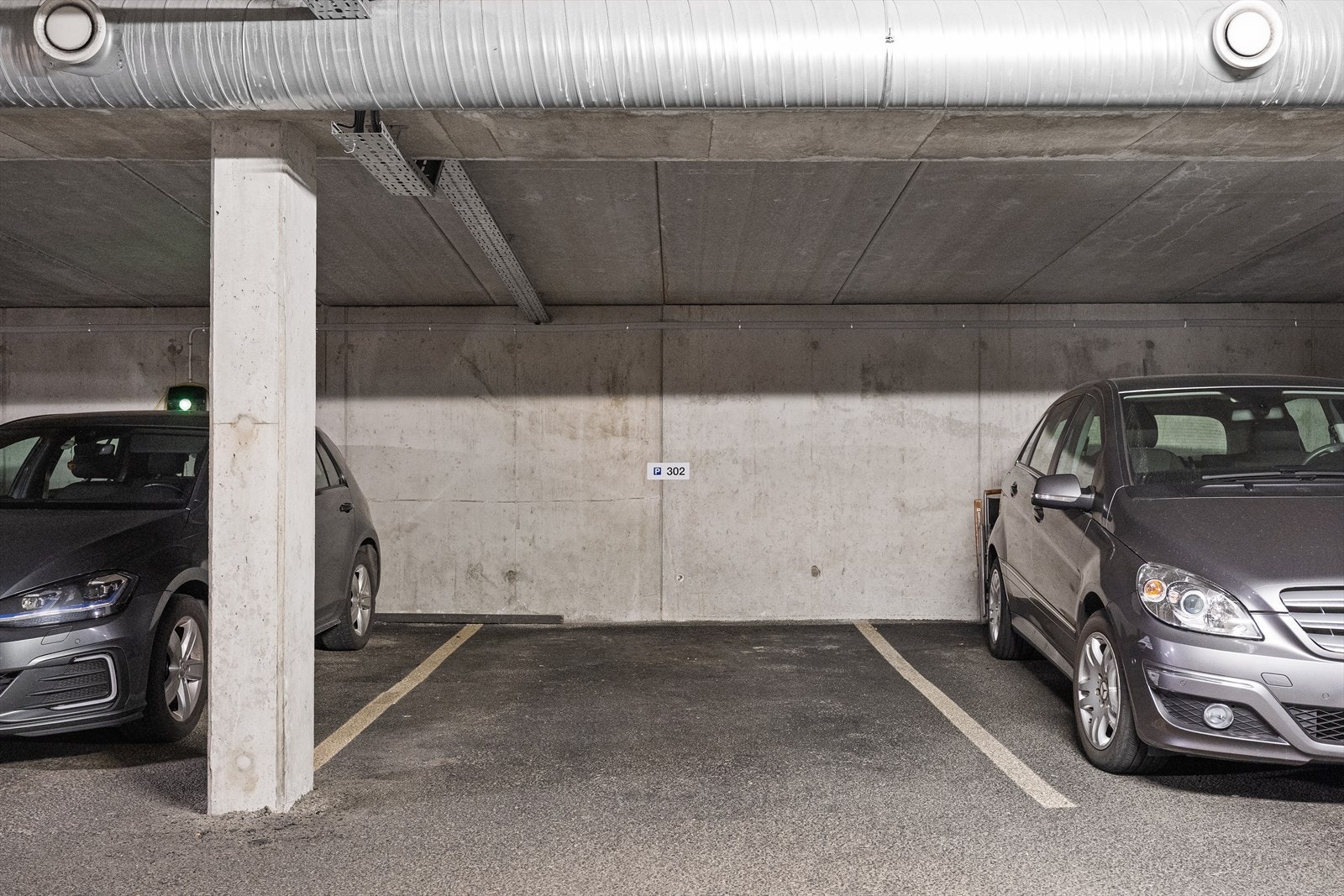 Egen parkeringsplass i lukket garasjeanlegg i bygningens underetasje. Galleribilde