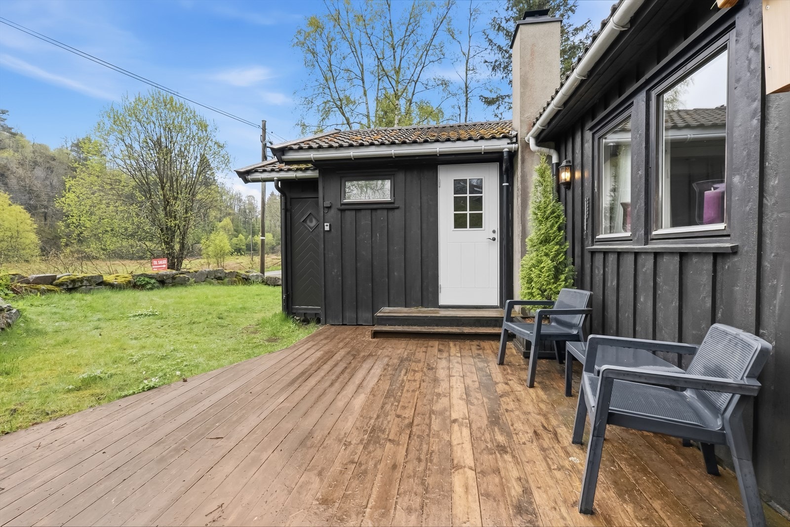 Terrasse ved inngangspartiet. Galleribilde
