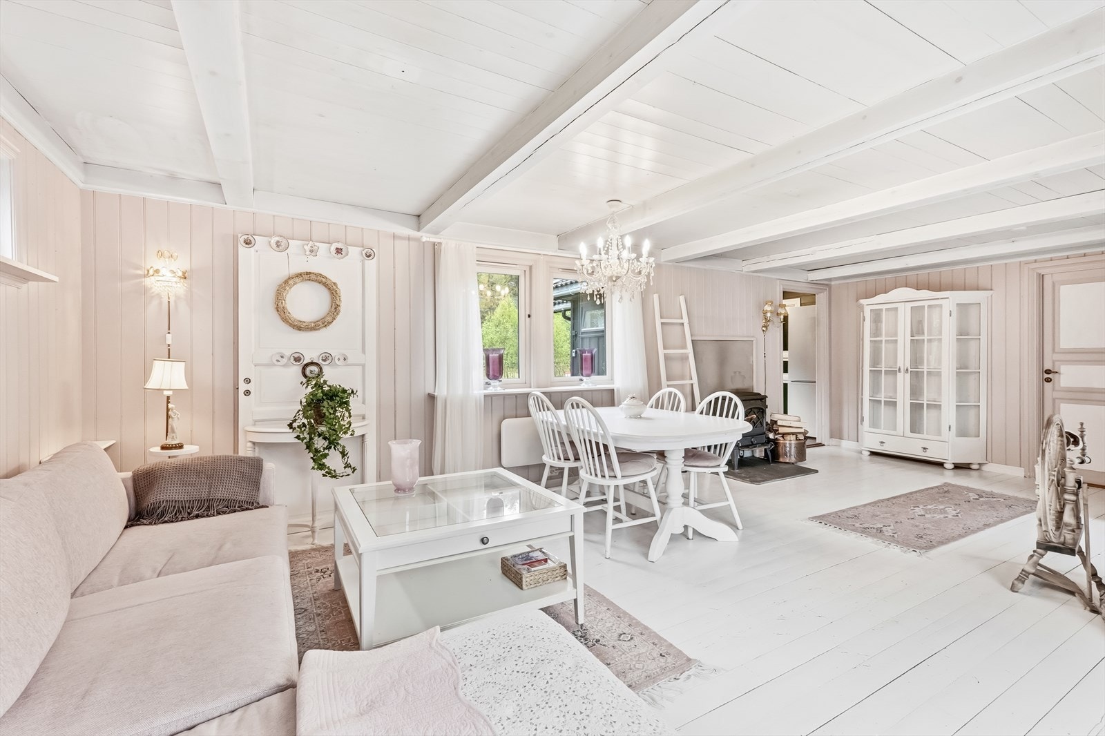Her er god plass til sofagruppe og spisebord. Galleribilde