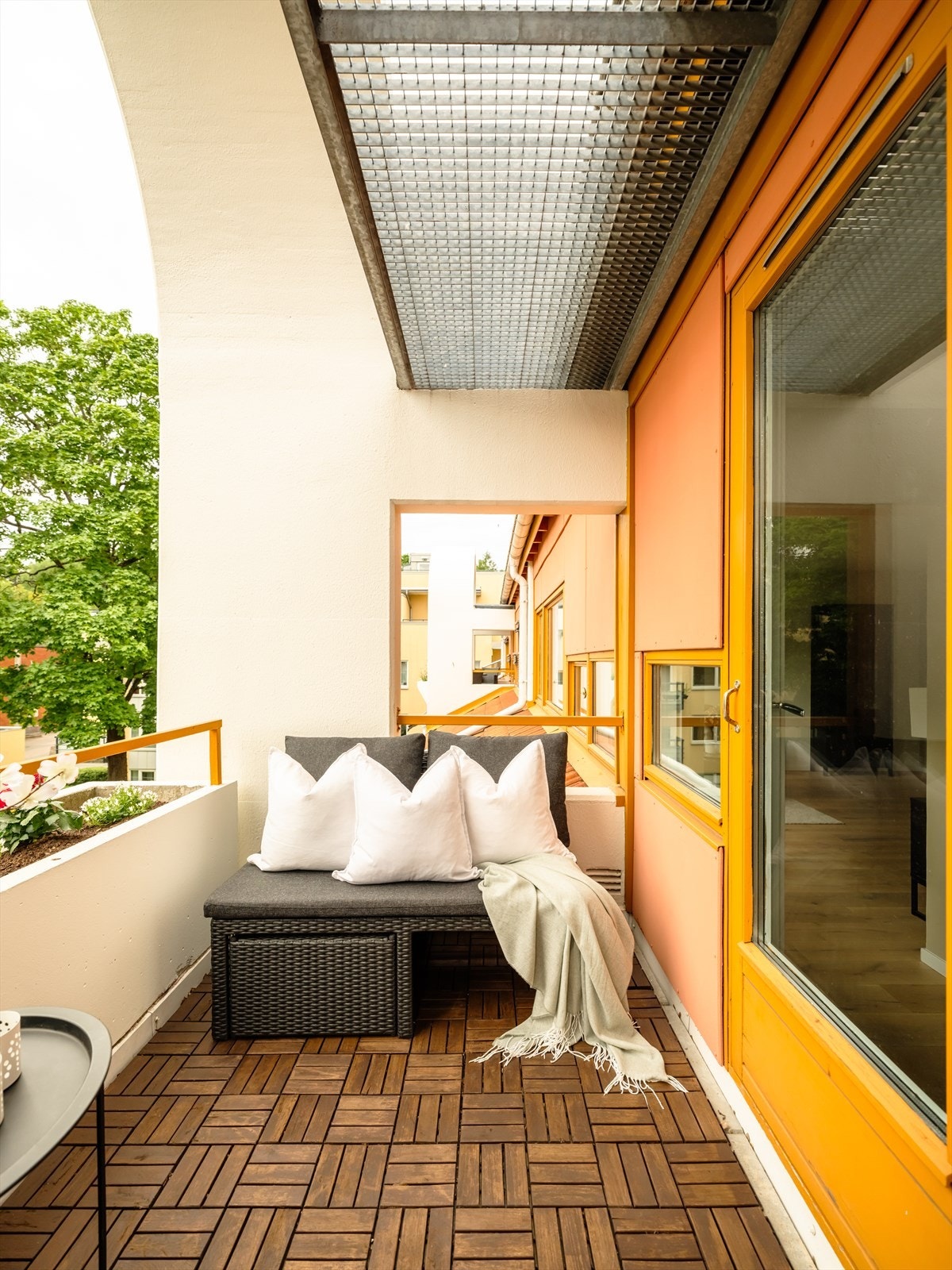Her er det god plass til å innrede med sittebenk, stoler og bord. Galleribilde