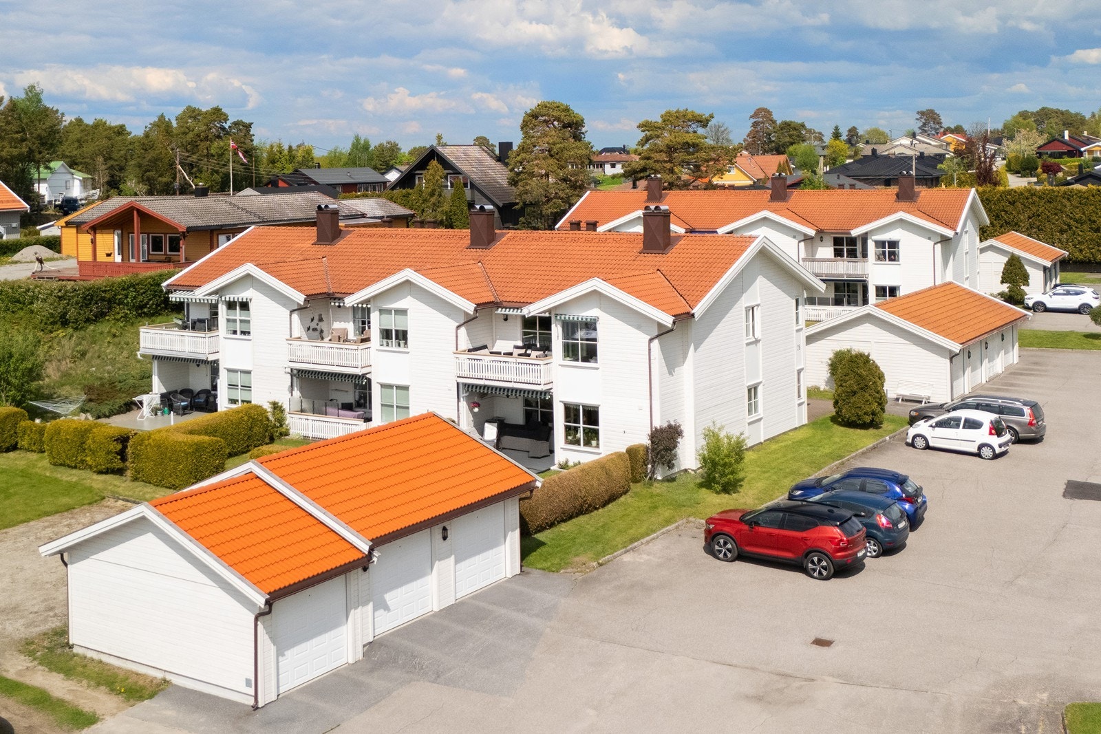 Området byr på flotte tur- og sykkelstier, kyststi, friluftsliv året rundt og mulighet for skjærgårdsliv. Det er kort vei til dagligvarebutikk, offentlig transport og E6. Galleribilde