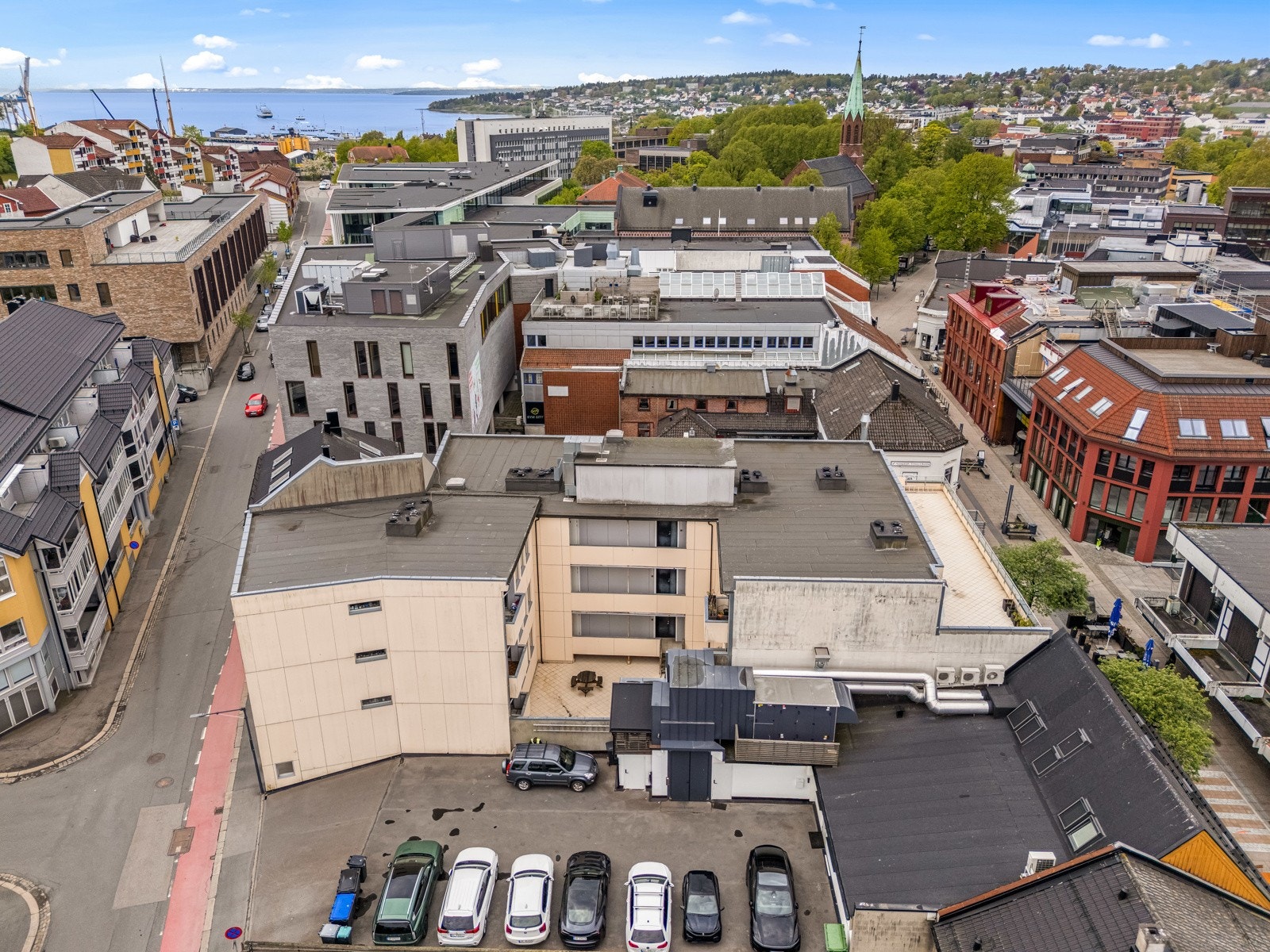Fra eiendommen er det nærhet til både sentrum, grønne områder og sjøen i Moss. Galleribilde