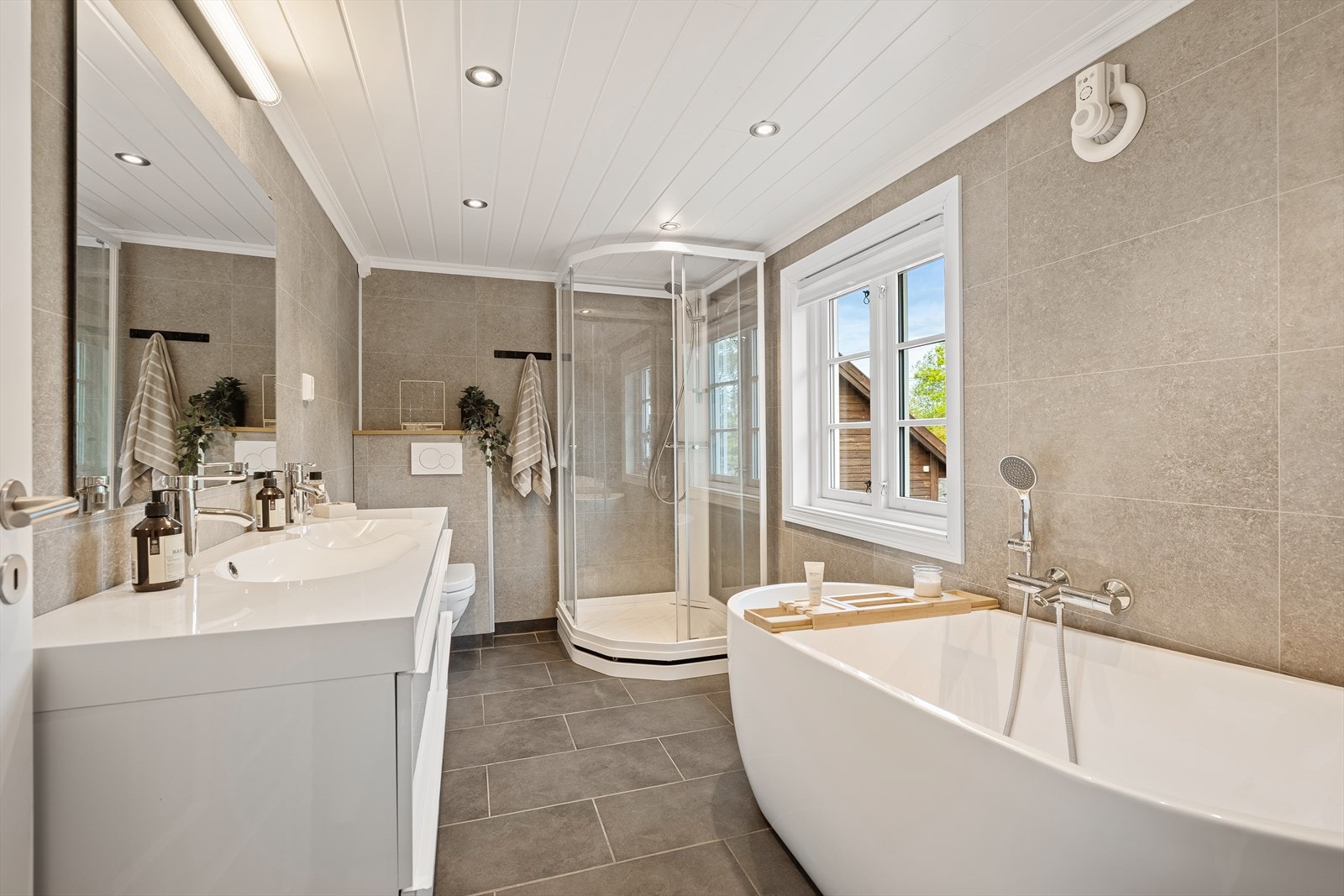 Det er videre downlights i himling. Galleribilde
