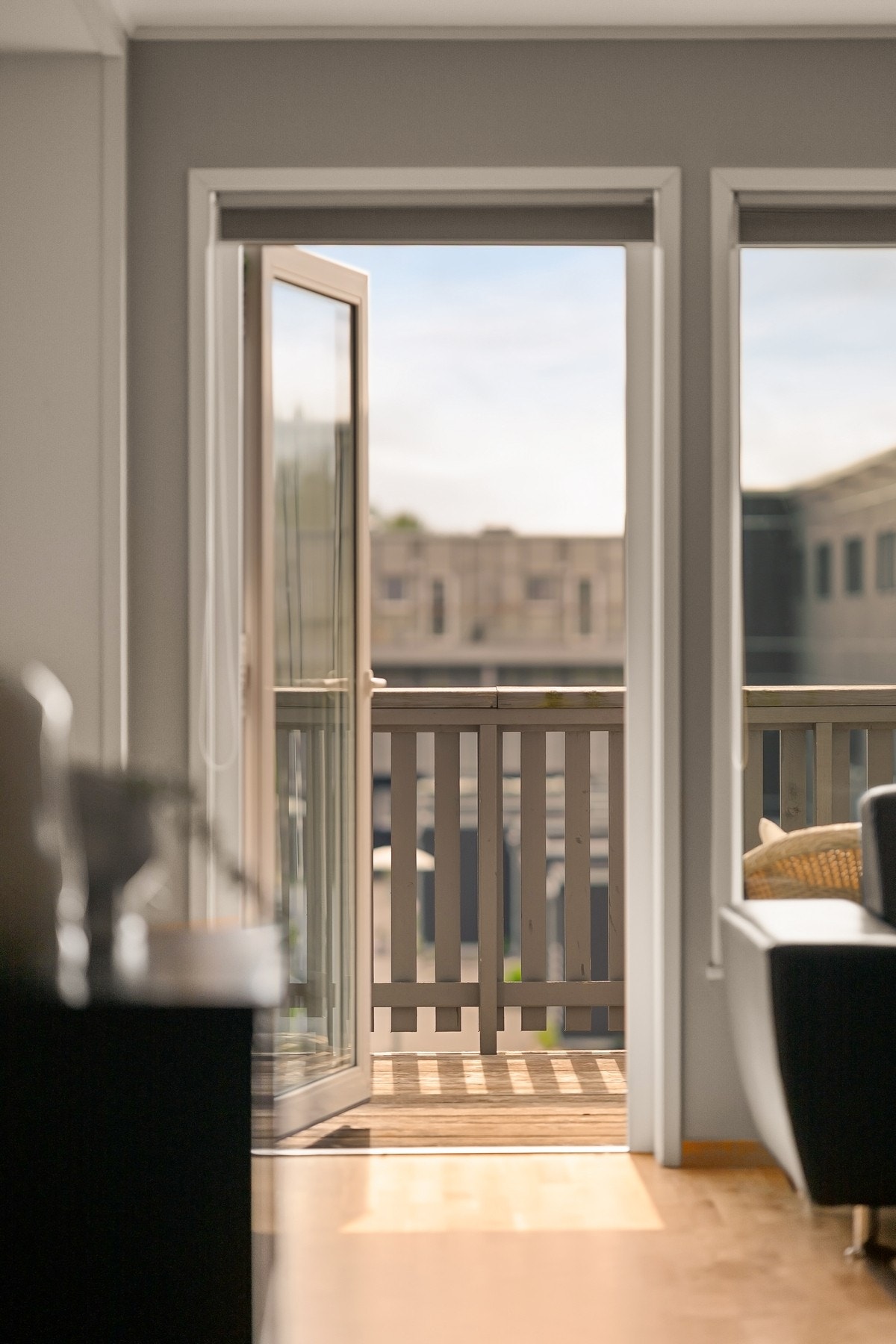 Utgang til balkongen fra stuen Galleribilde