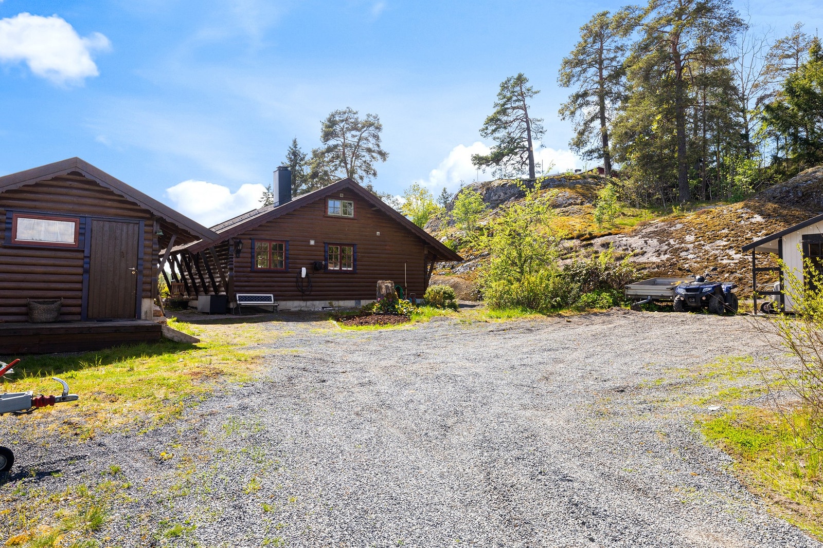 Godt med parkeringsplass utenfor hytten Galleribilde