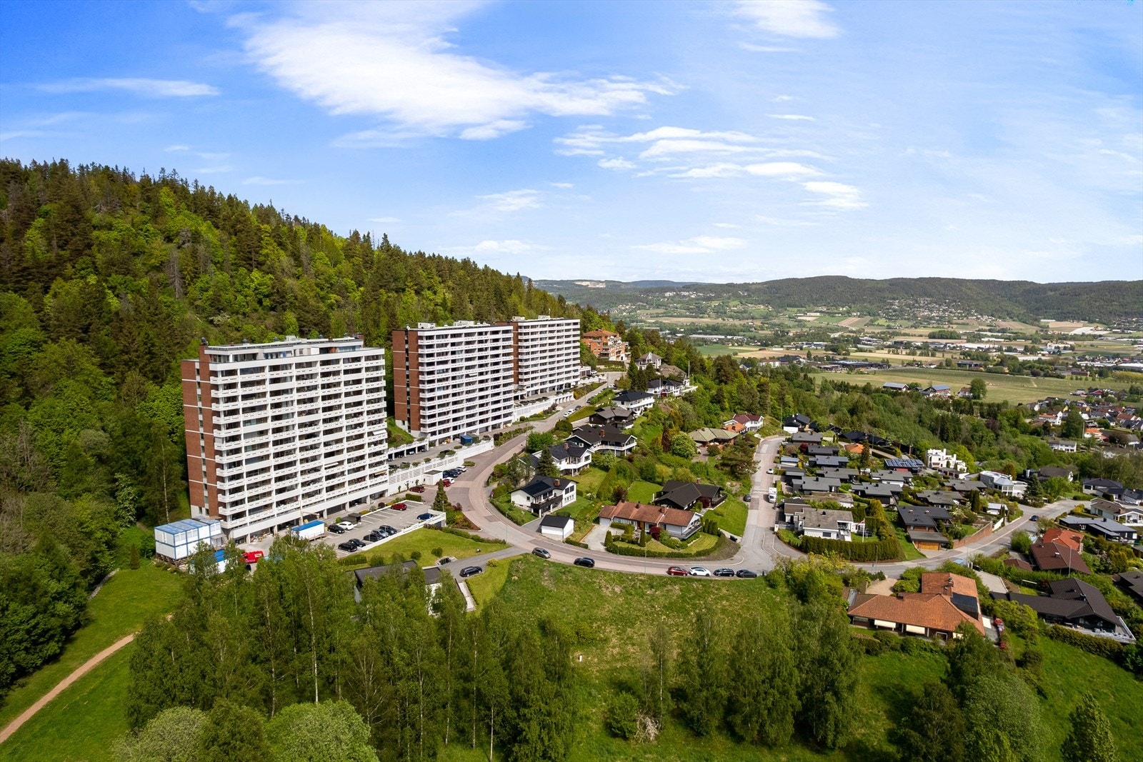 Her bor du med marka rett bak leiligheten Galleribilde