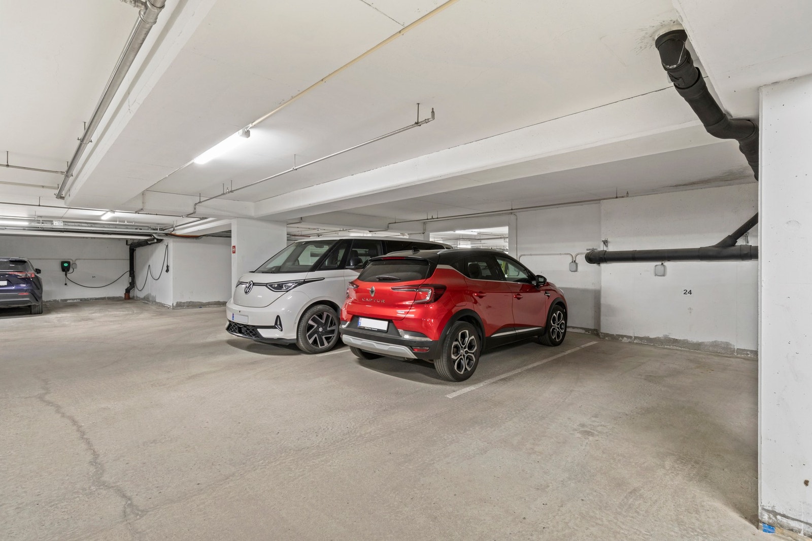 Parkering i garasjekjeller Galleribilde