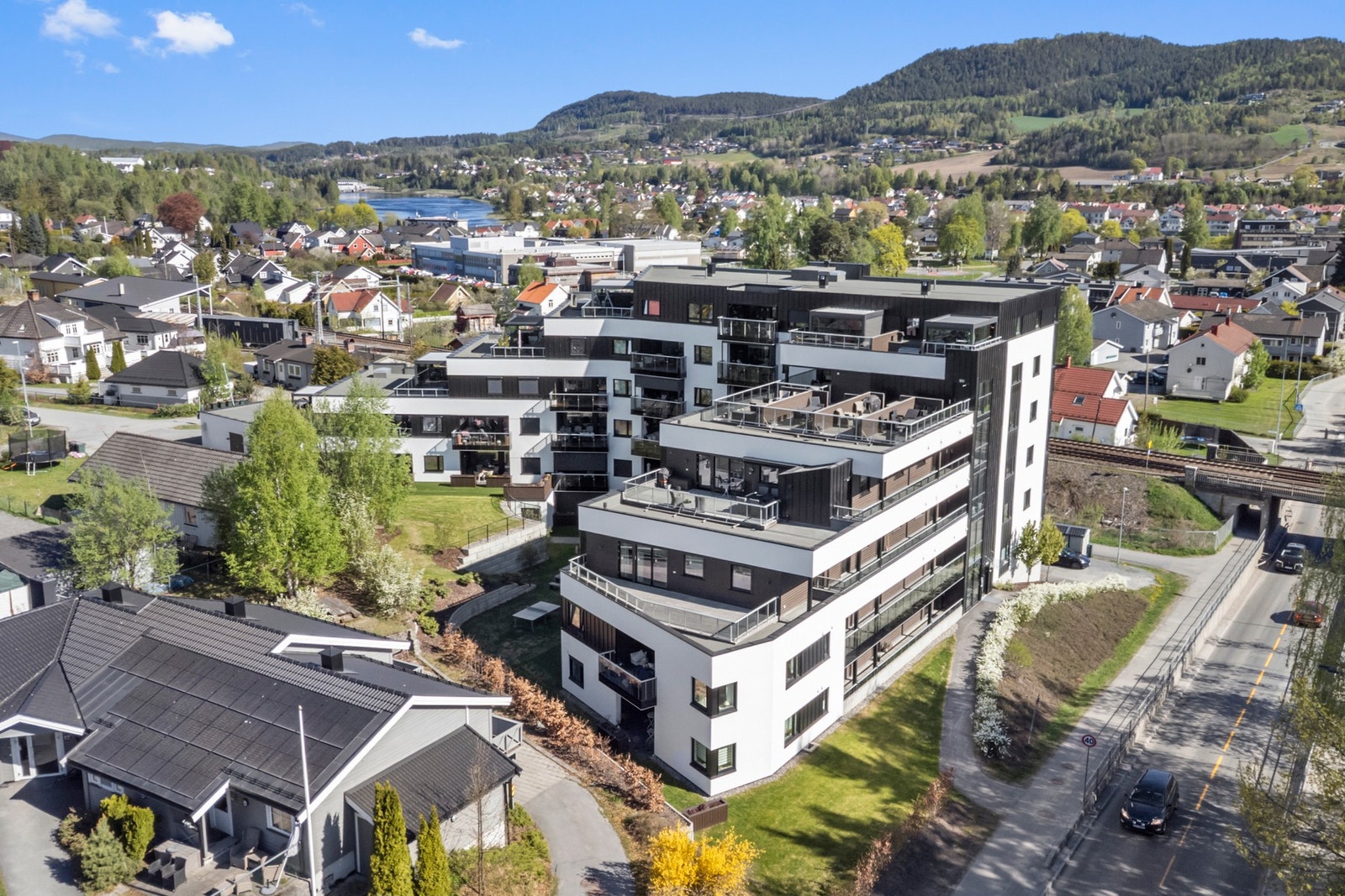 Fasade - sameiet ligger sentralt til i Hokksund Galleribilde