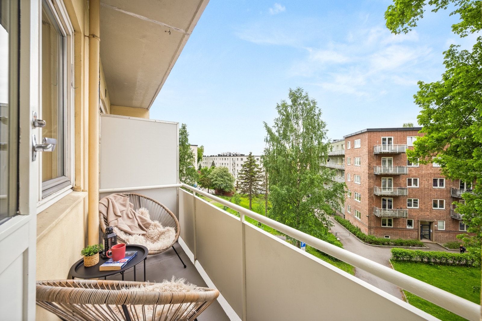 En lys og pen 3-romsleilighet med 2 balkonger. Galleribilde